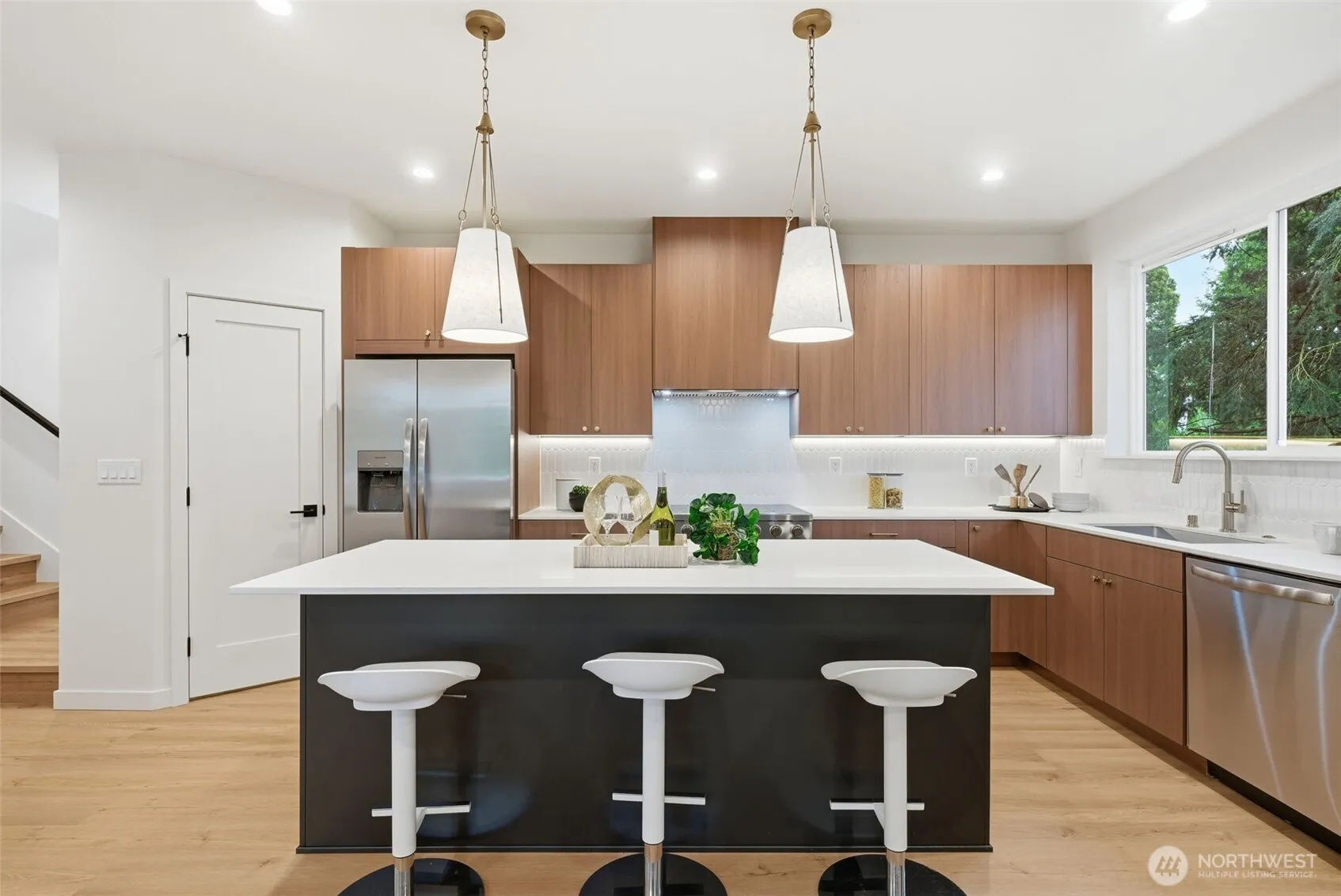 Property photo for 9725 Evanston Avenue N, Seattle photo 4