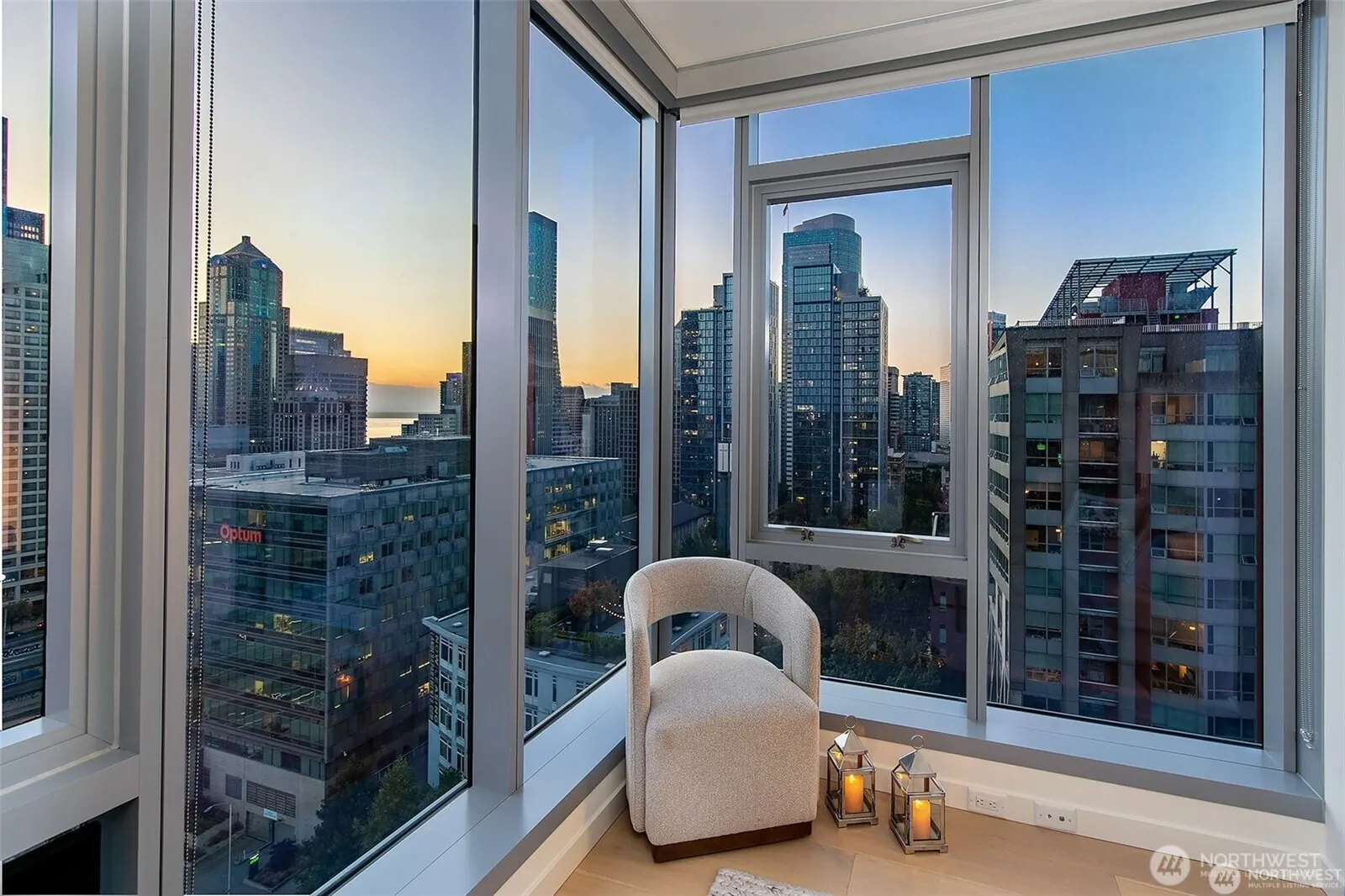 Property photo for 800 Columbia Street #1801, Seattle photo 4