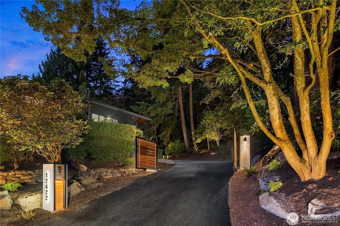 Property photo for 12422 68th Avenue Ne, Kirkland photo 2