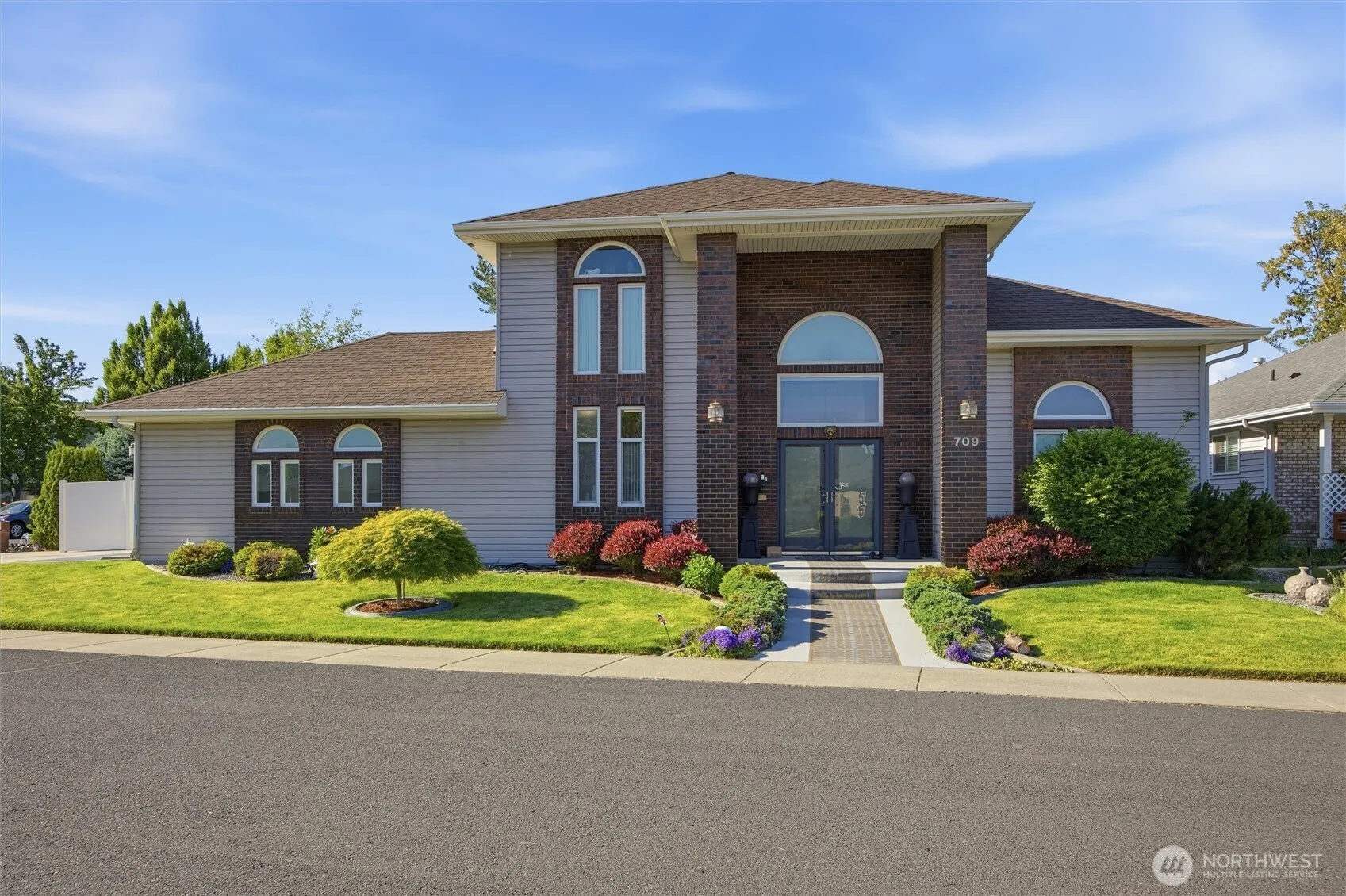 Property photo for 709 Se Songbird Lane, College Place