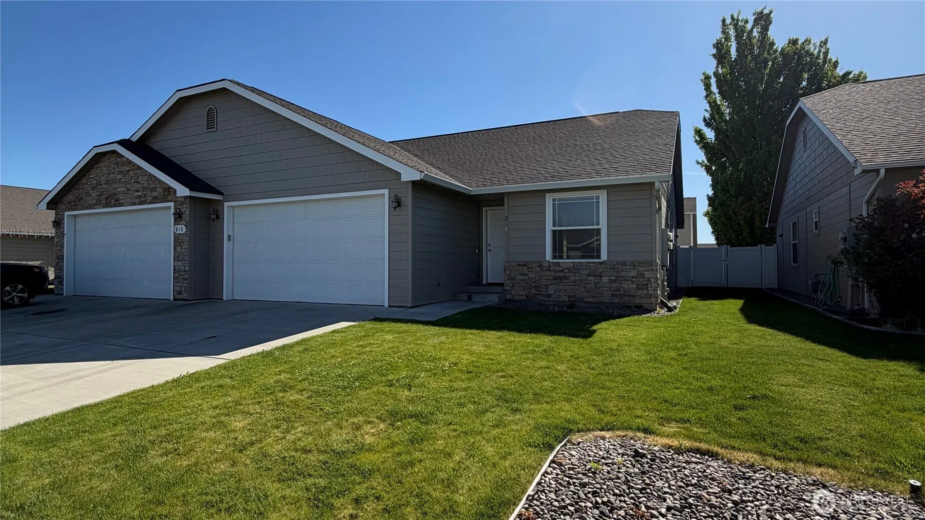 Property photo for 913 S 90th Avenue #2, Yakima