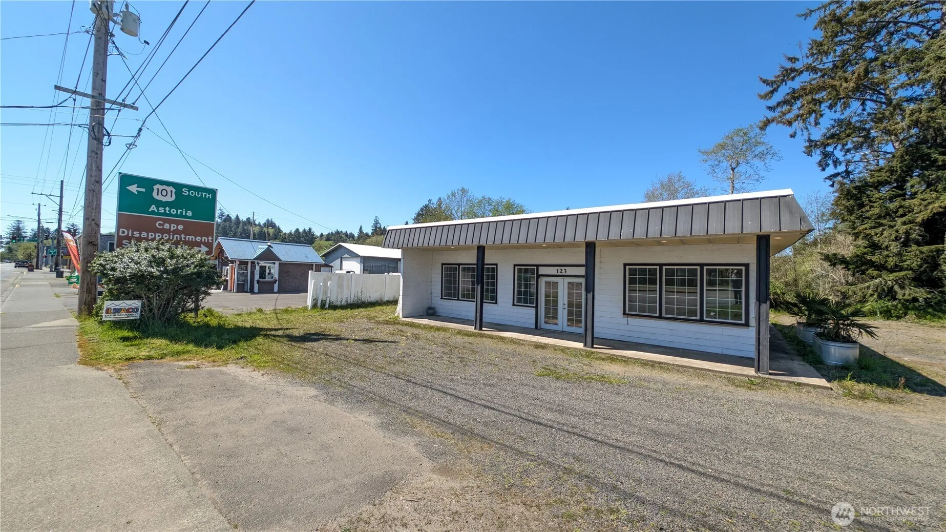 Property photo for 123 1st Avenue N, Ilwaco photo 2