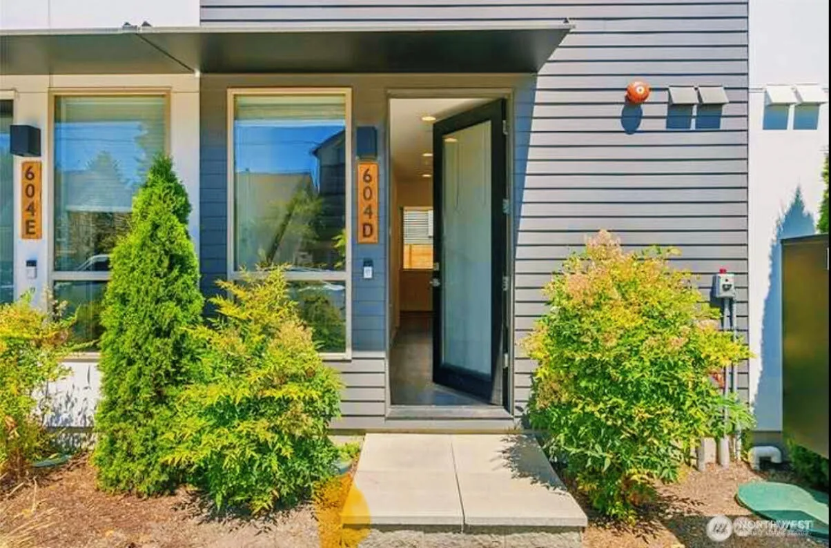 Property photo for 604 Nw 77th Street #d, Seattle photo 2