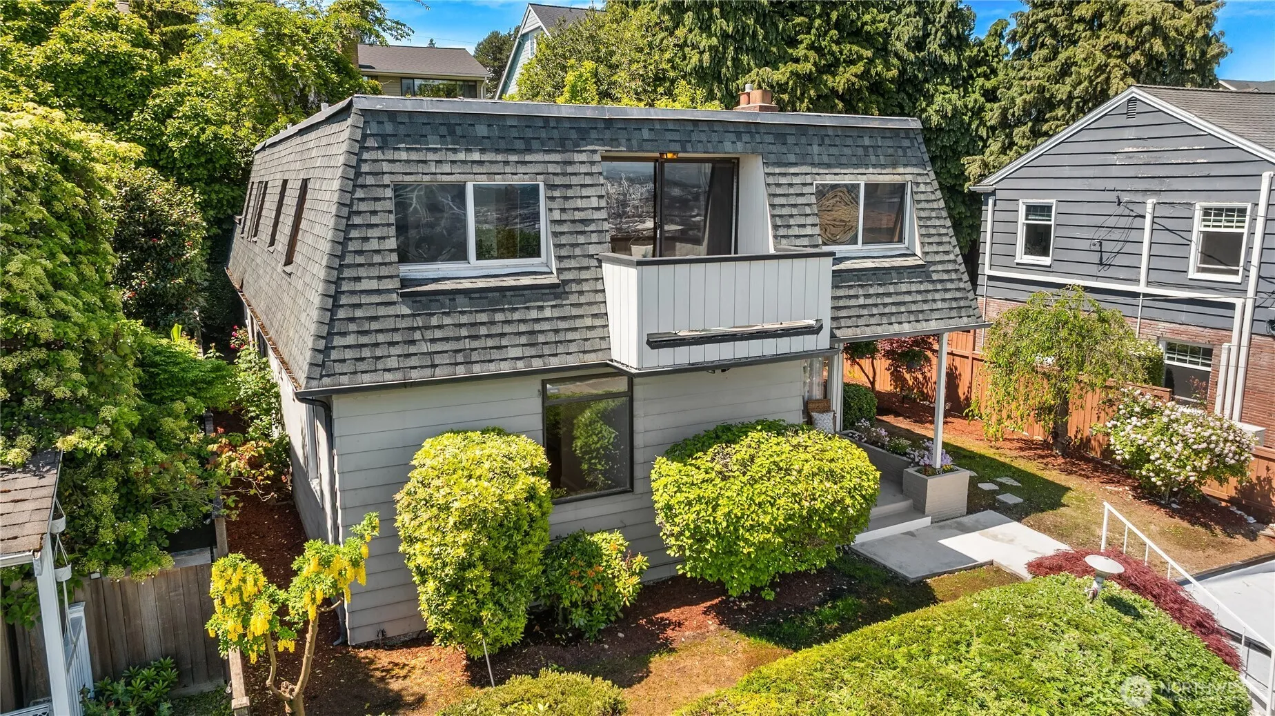 Property photo for 2727 36th Avenue Sw, Seattle photo 2