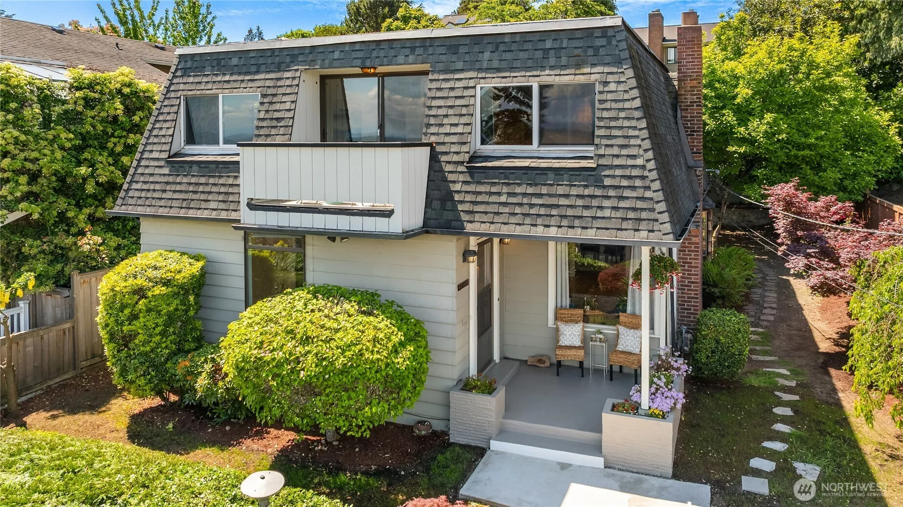 Property photo for 2727 36th Avenue Sw, Seattle photo 3