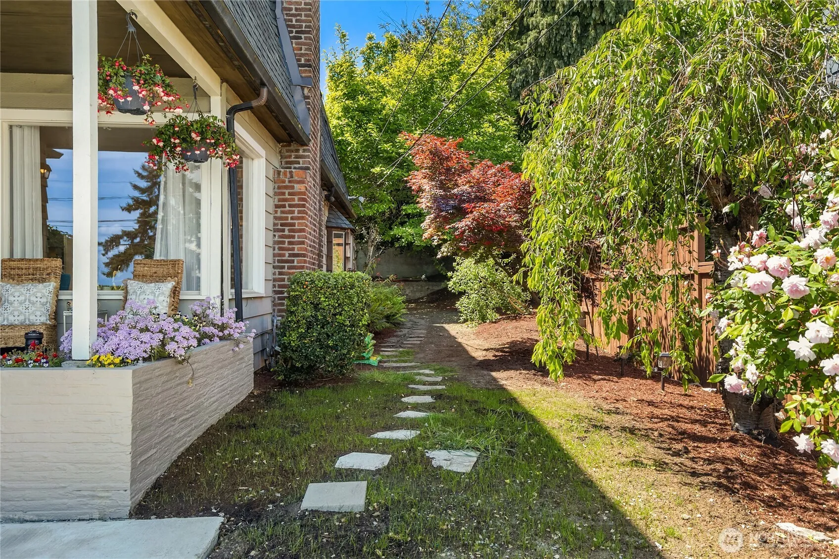 Property photo for 2727 36th Avenue Sw, Seattle photo 3