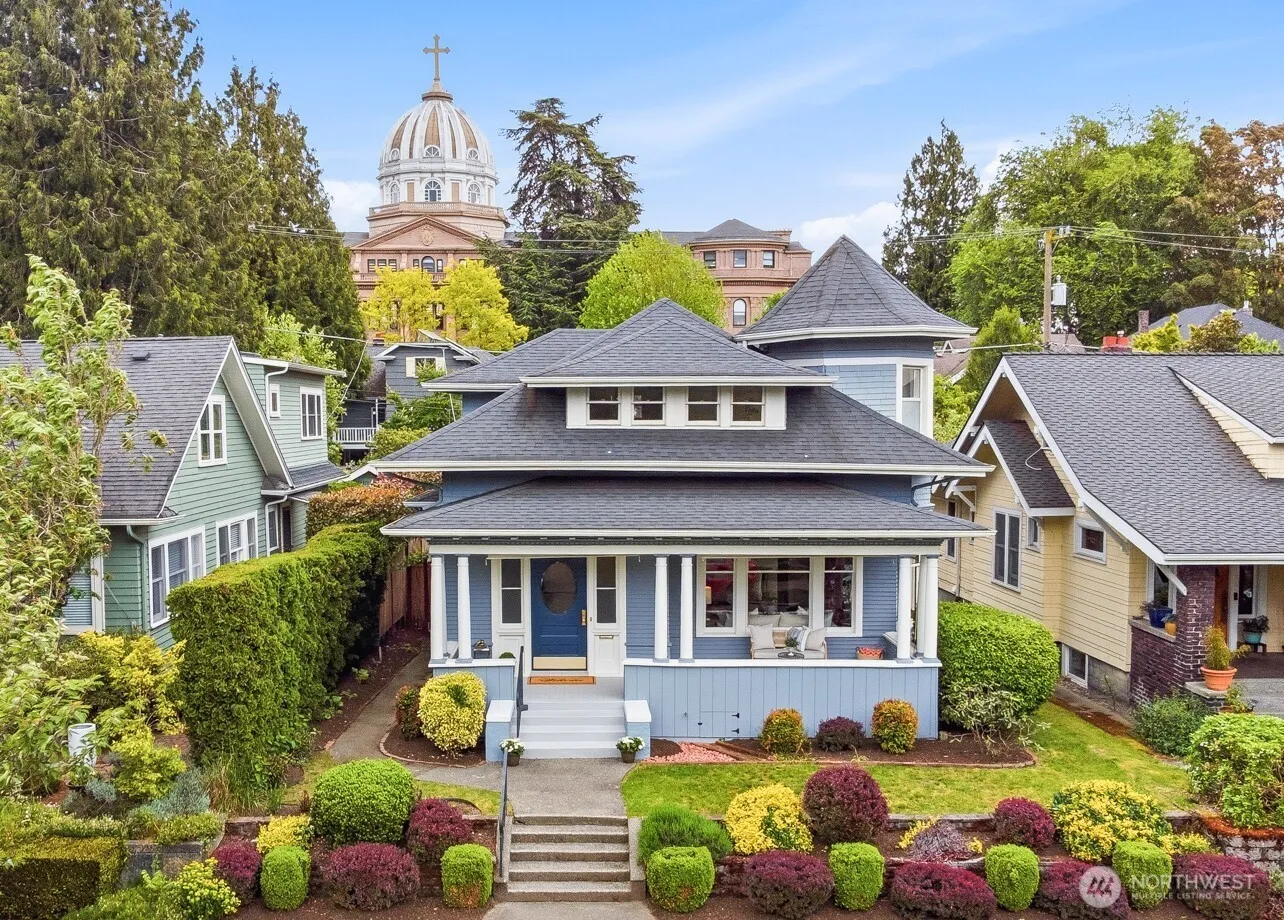 Property photo for 726 20th Avenue E, Seattle, WA 98112