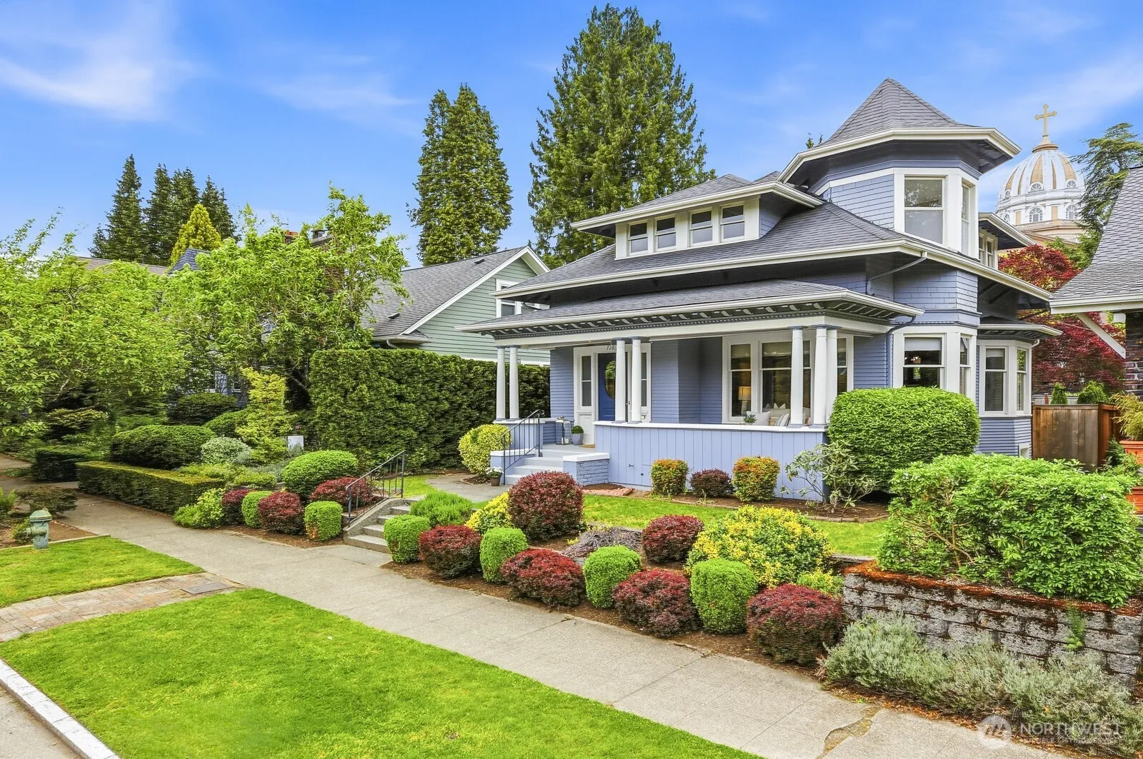 Property photo for 726 20th Avenue E, Seattle photo 3