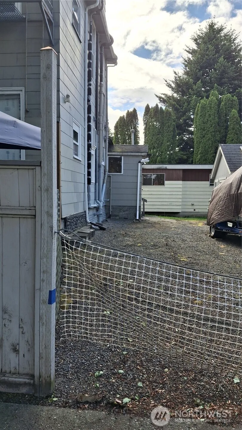 Property photo for 1056 S Sullivan Street, Seattle photo 2