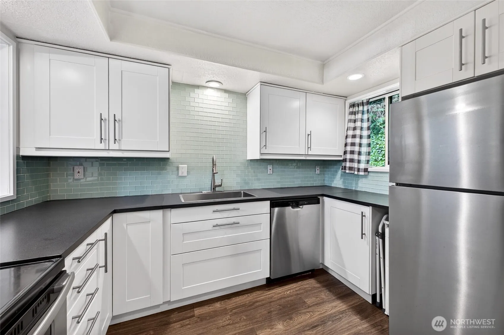 Property photo for 140 Summit Avenue N #b5, Kent