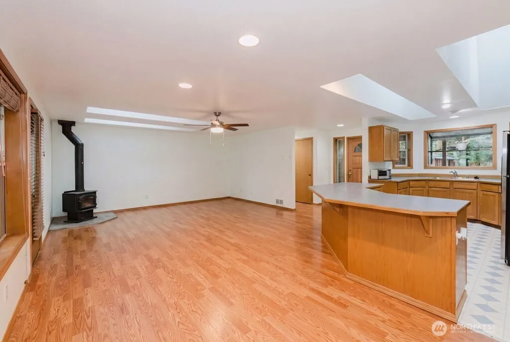 Property photo for 566 E Pointes Drive W, Shelton photo 4