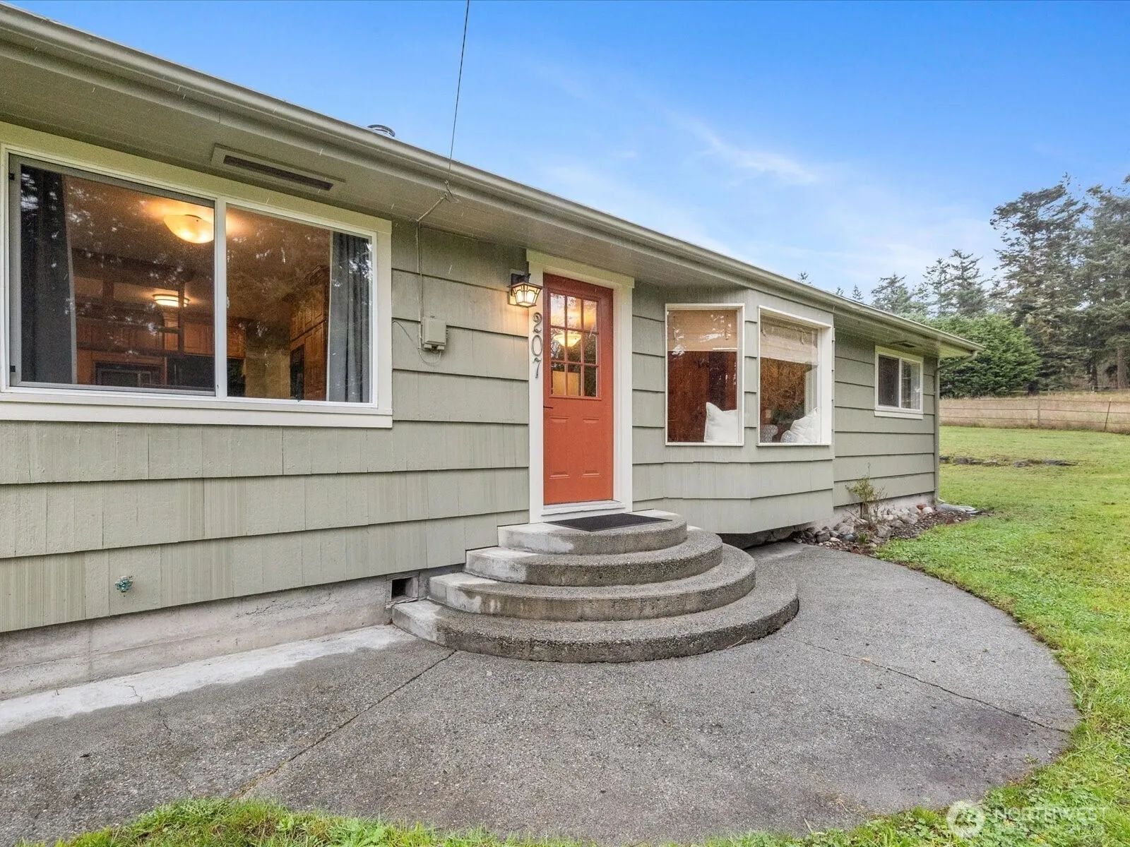 Property photo for 207 Fort Casey Road, Coupeville photo 2