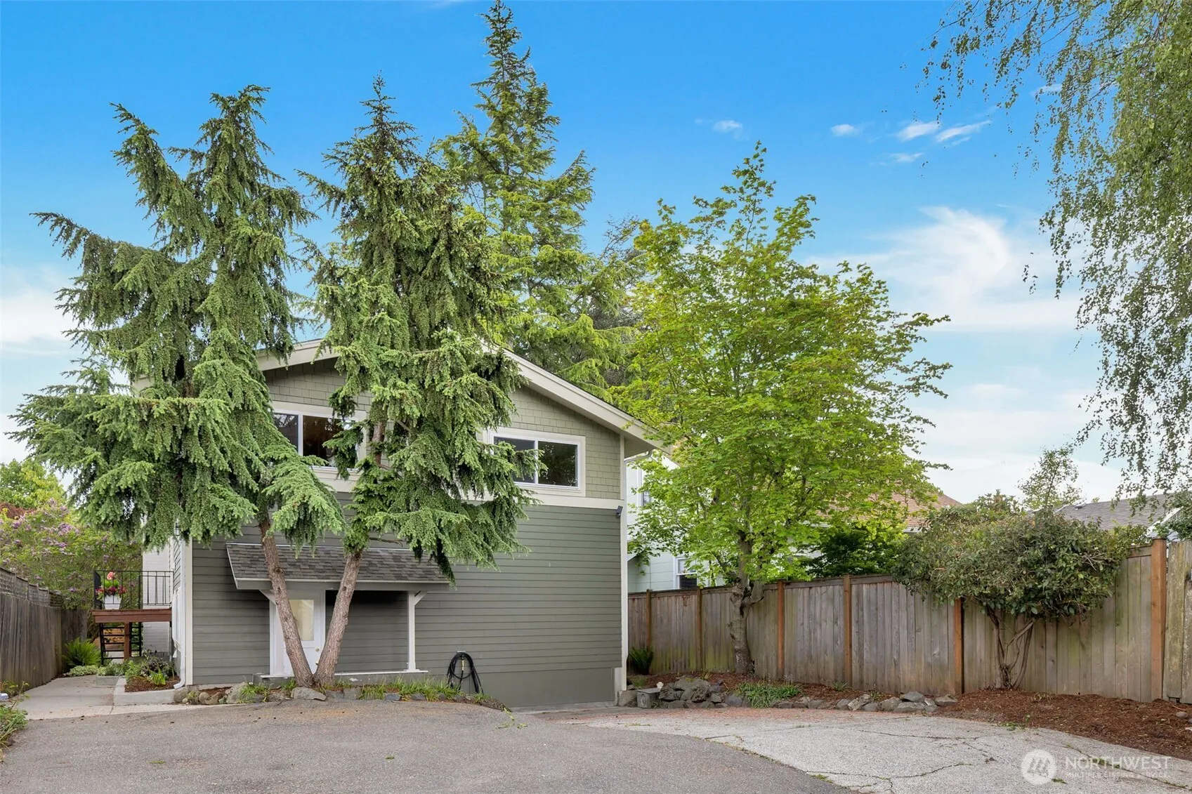 Property photo for 7727 27th Avenue Nw, Seattle photo 2
