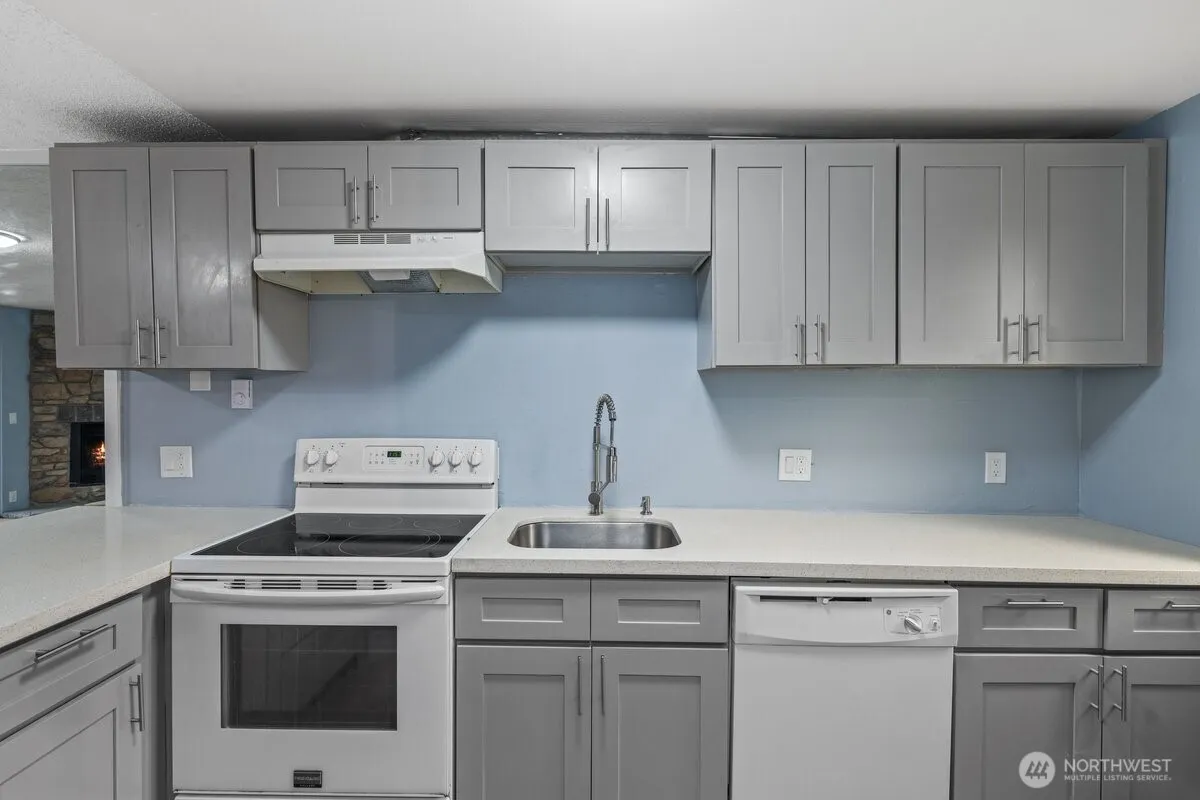 Property photo for 13702 37th Avenue S #51, Tukwila photo 5