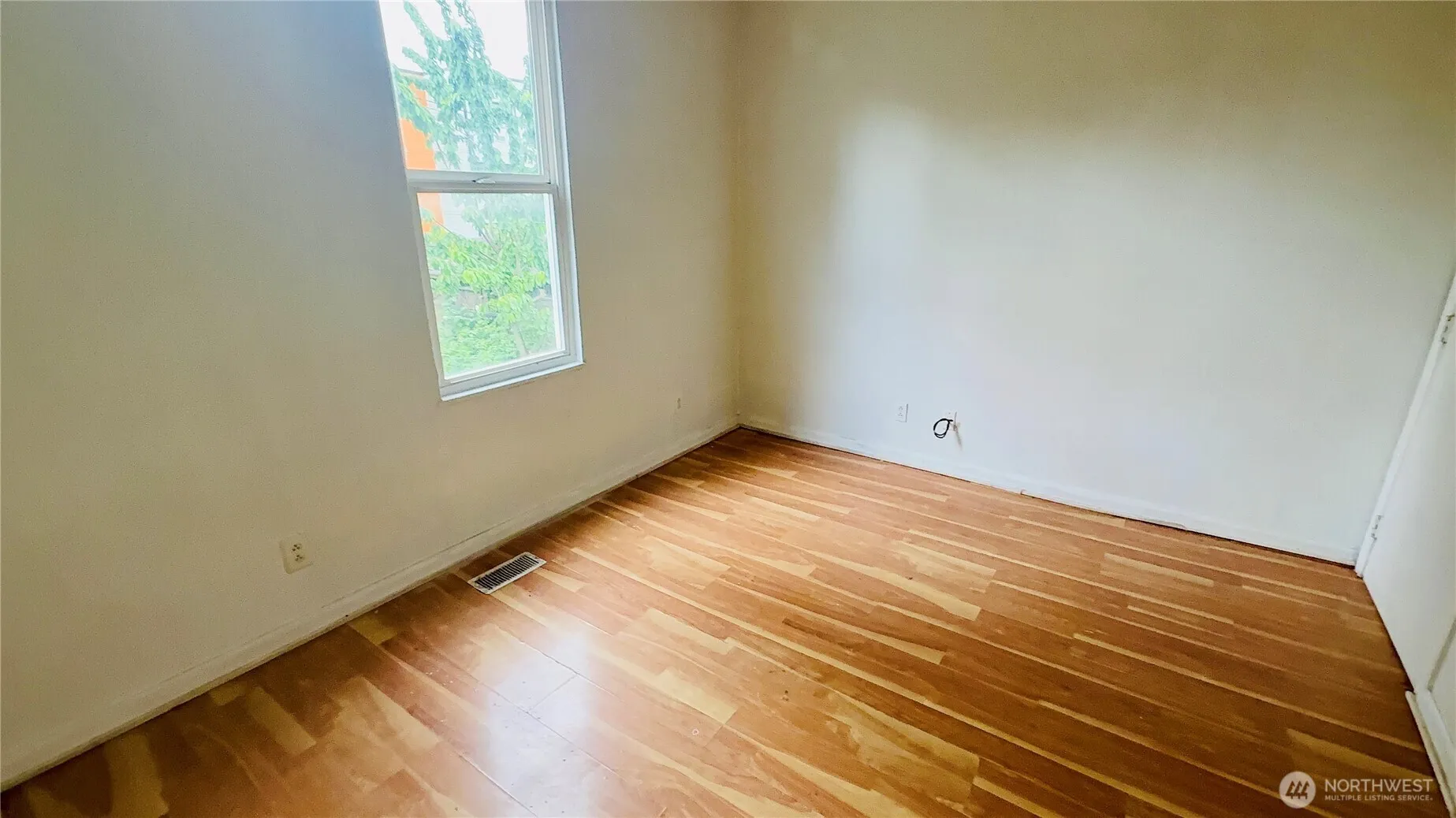 Property photo for 527 S Sullivan Street, Seattle photo 5