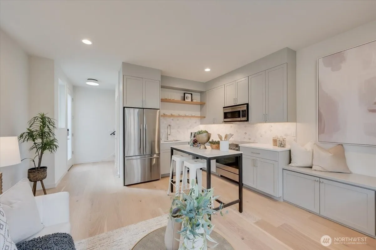 Property photo for 13540 39th Avenue Ne #a, Seattle photo 2