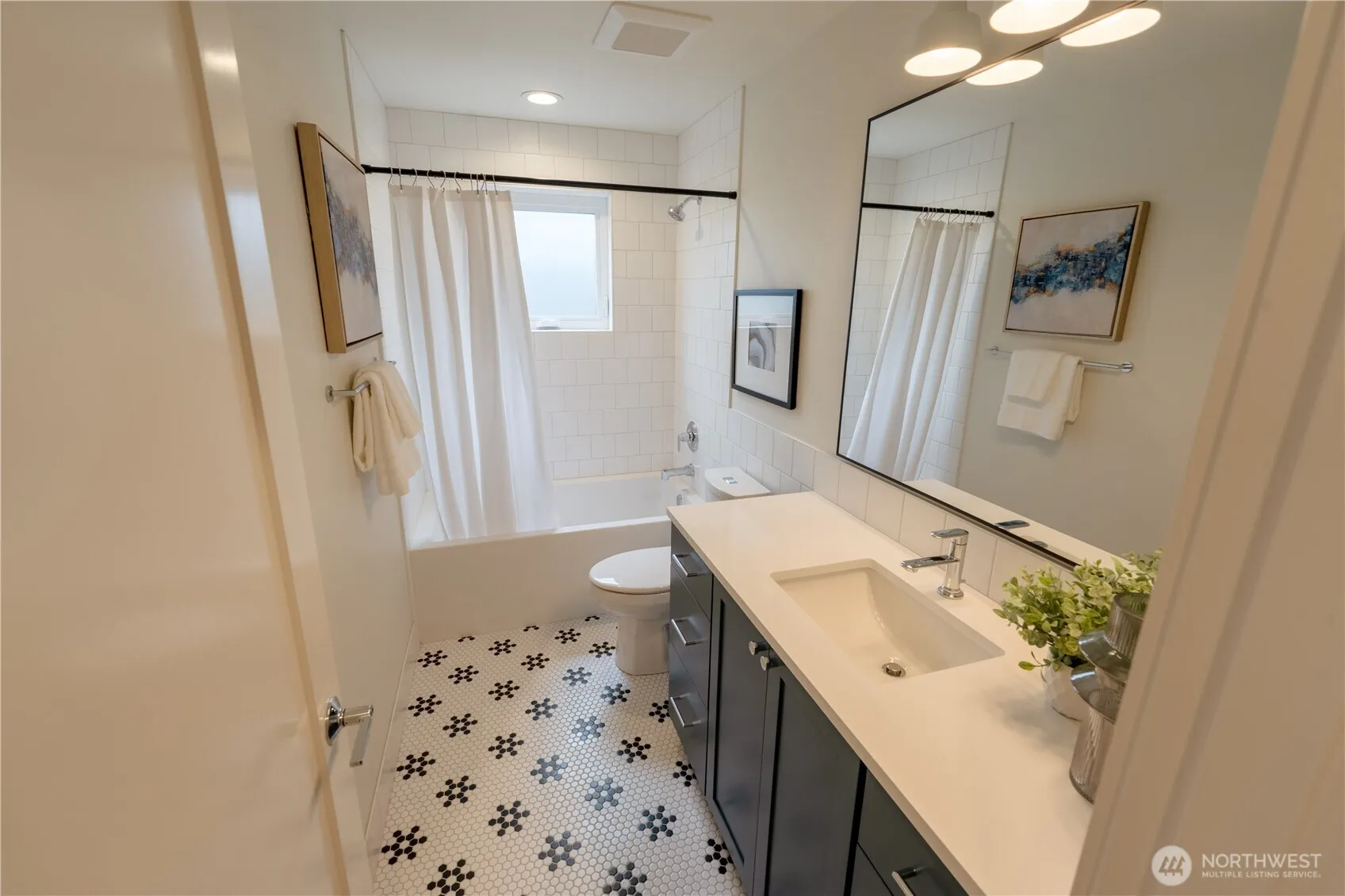 Property photo for 13540 39th Avenue Ne #b, Seattle photo 5