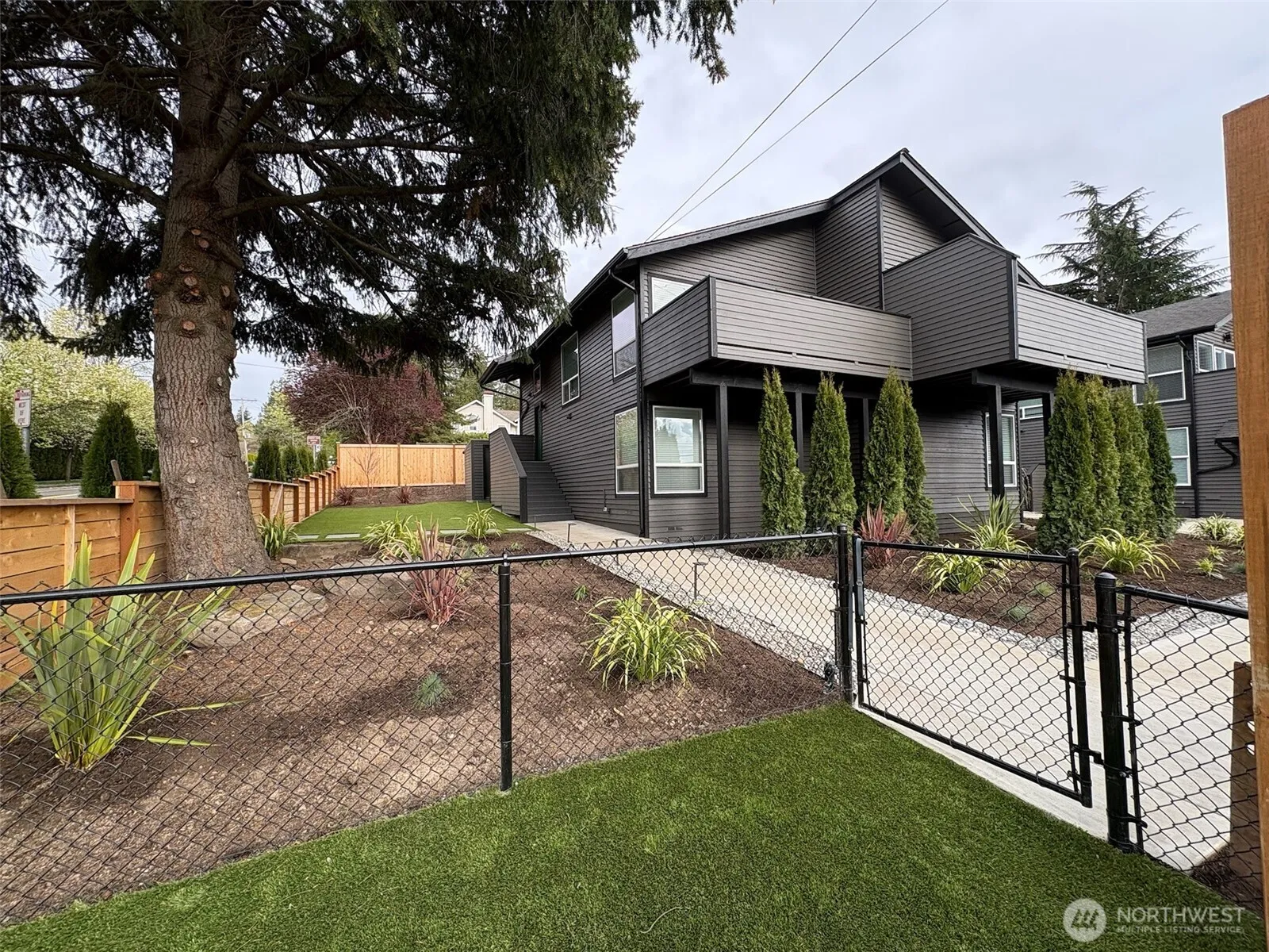 Property photo for 906 & 910 6th Street S, Kirkland photo 3