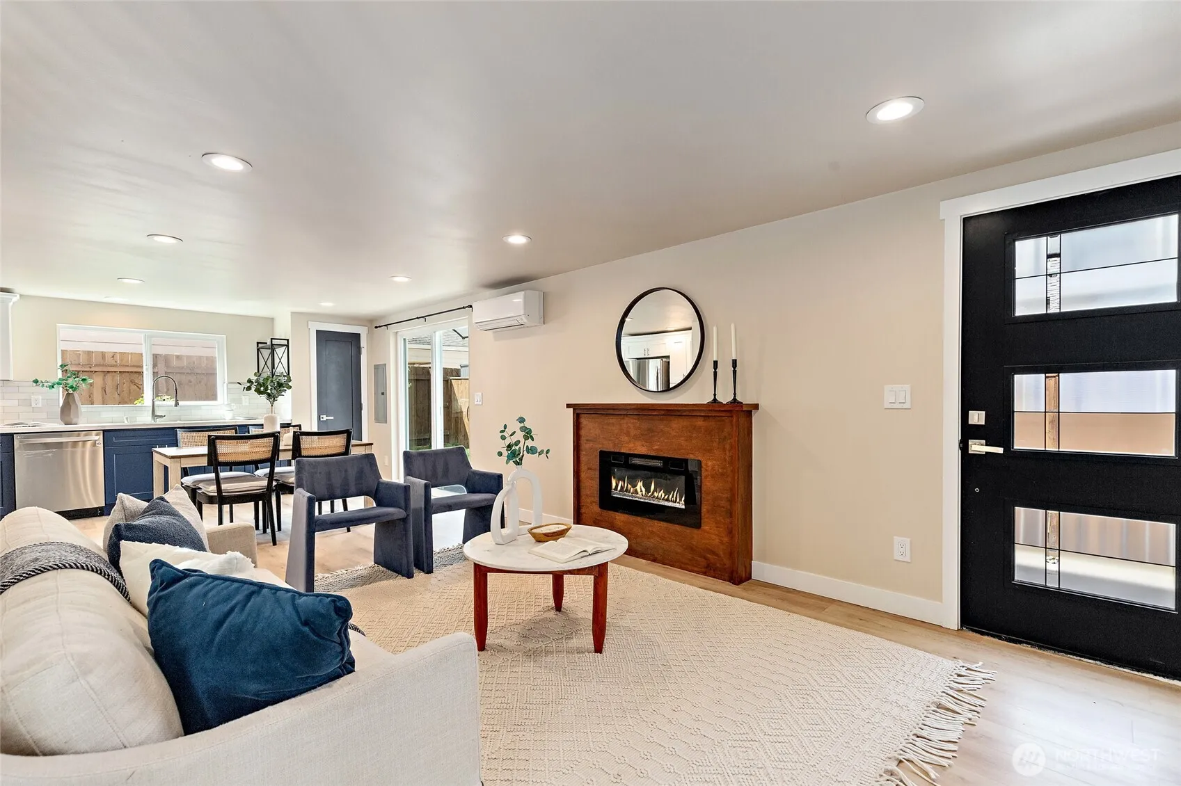 Property photo for 14338 Ashworth Avenue N #b, Seattle photo 3