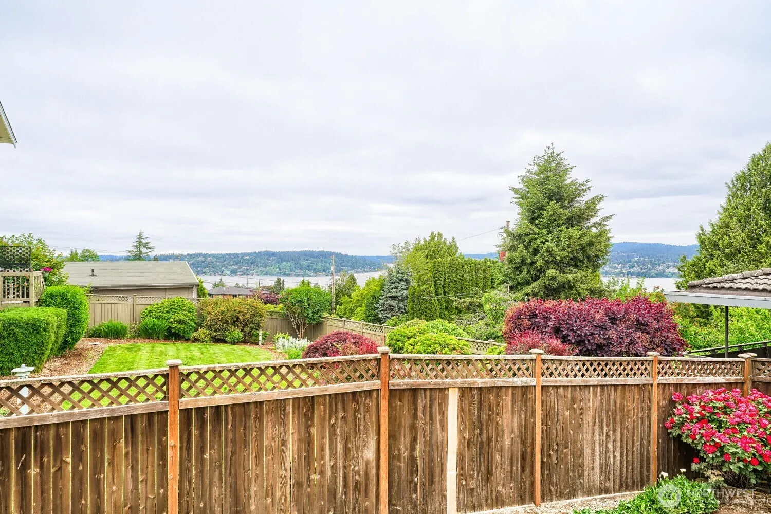 Property photo for 7426 S 114th St, Seattle photo 2