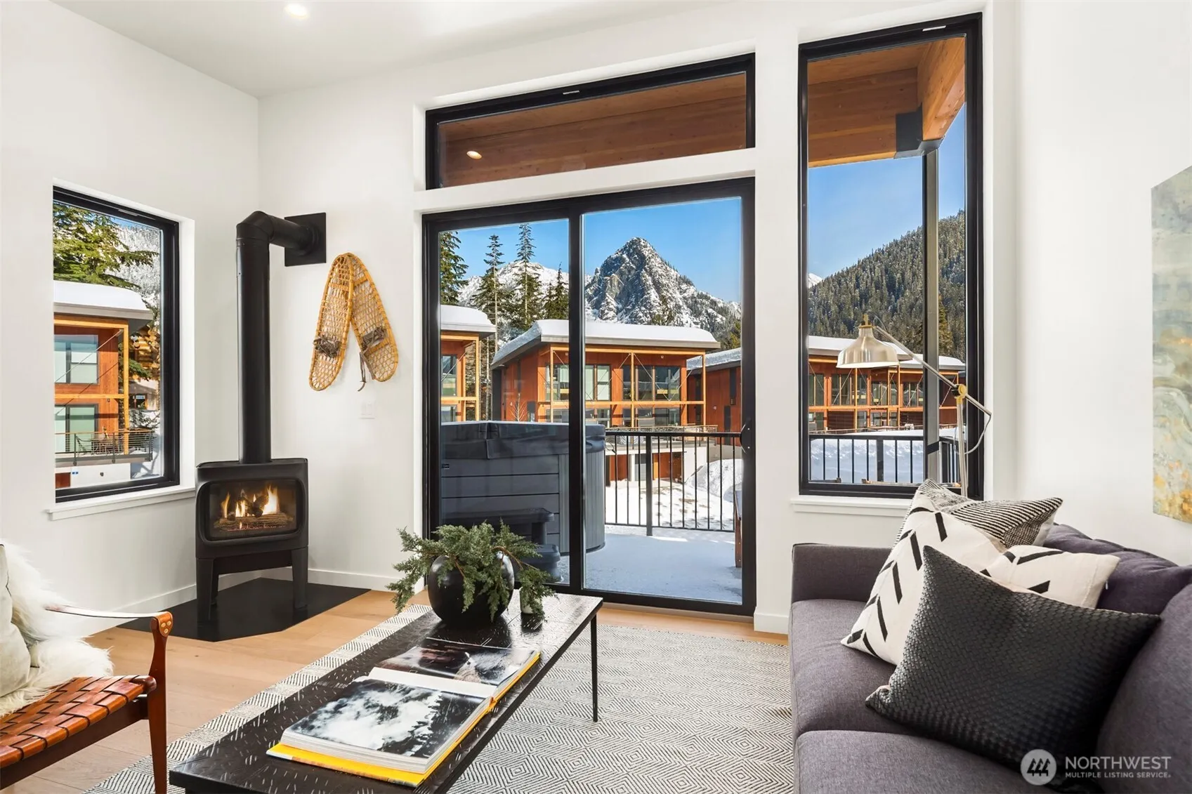Property photo for 121 Pass Life Way, Snoqualmie Pass