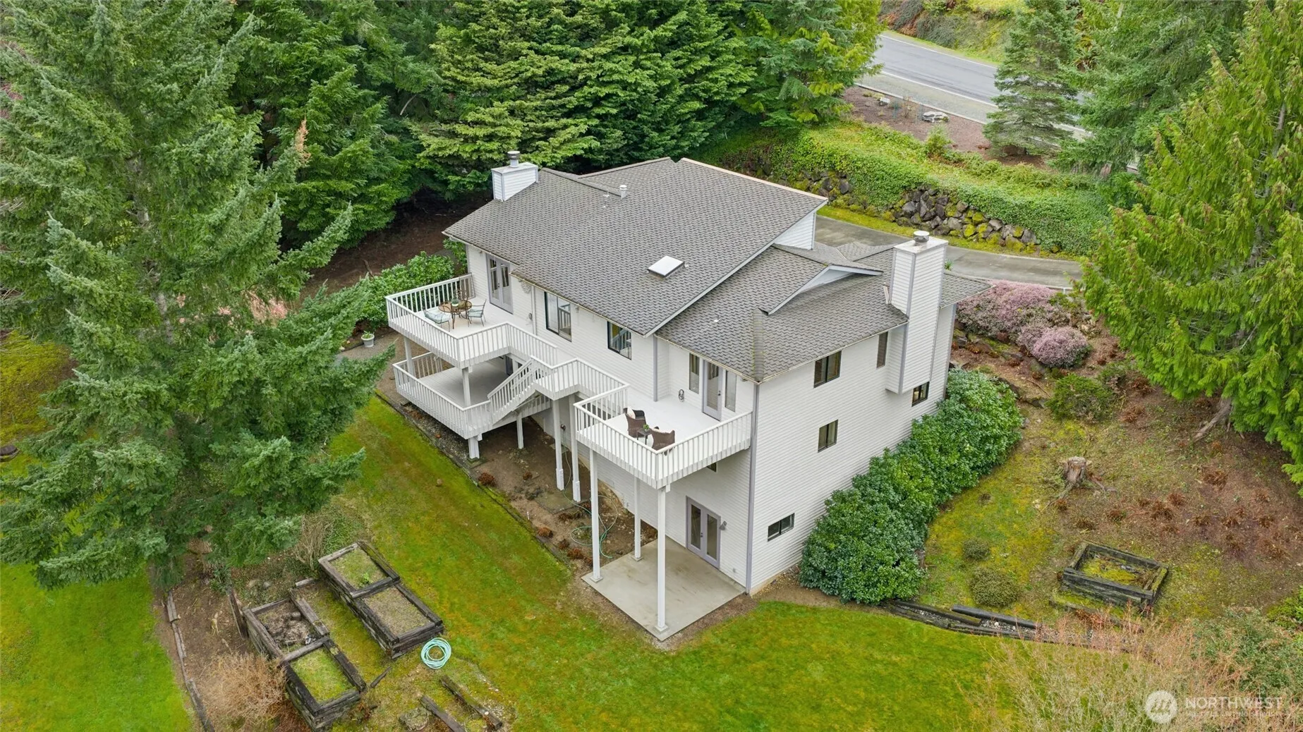 Property photo for 2420 Squak Mountain Loop Sw, Issaquah photo 3
