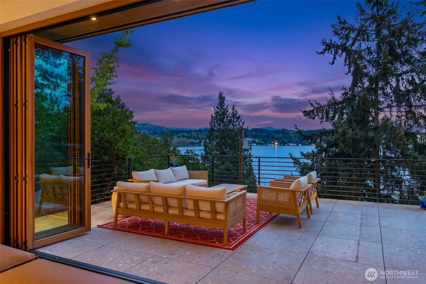 Property photo for 9818 Se 42nd Place, Mercer Island photo 5