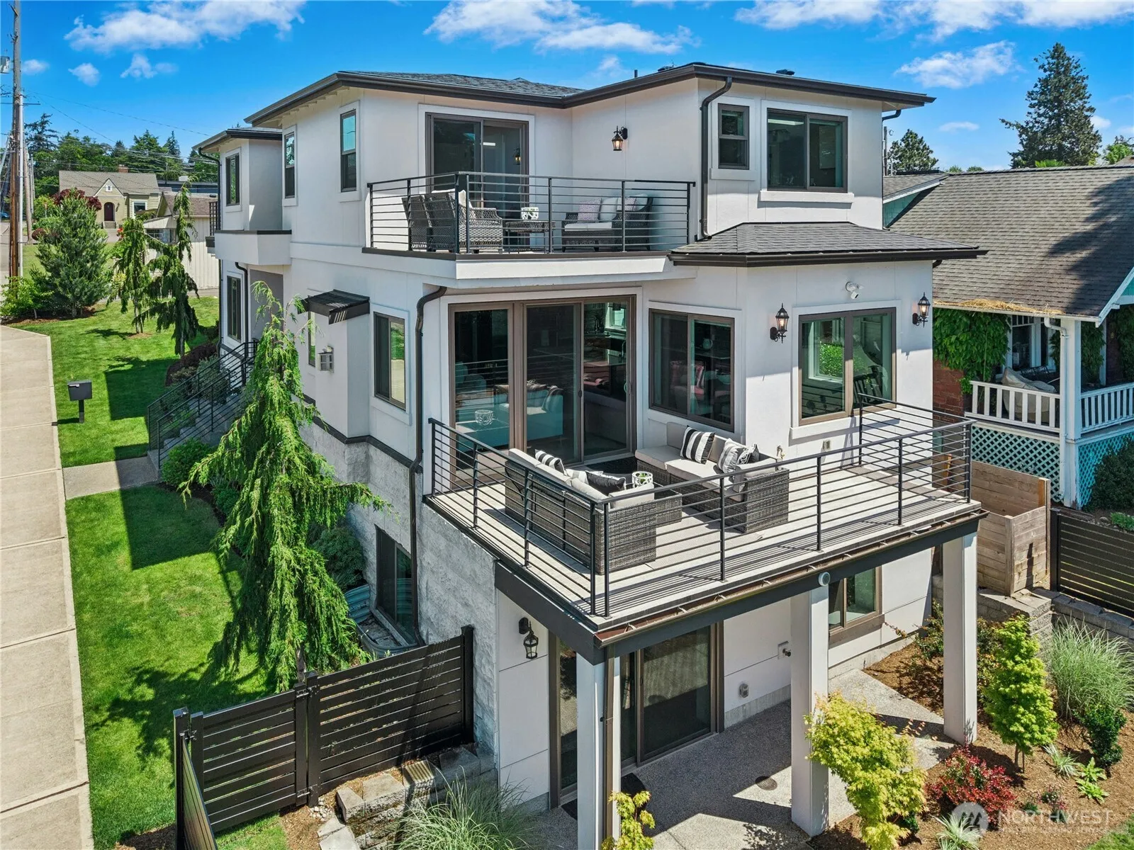 Property photo for 1006 4th Street W, Kirkland