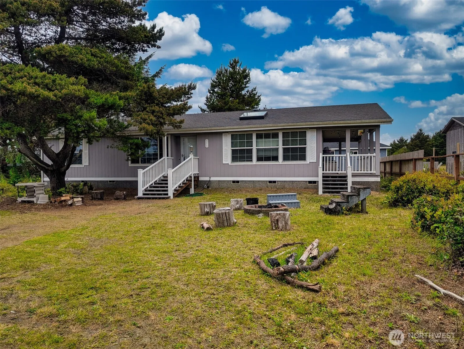 Property photo for 313 Ocean Shores Boulevard Nw, Ocean Shores photo 2