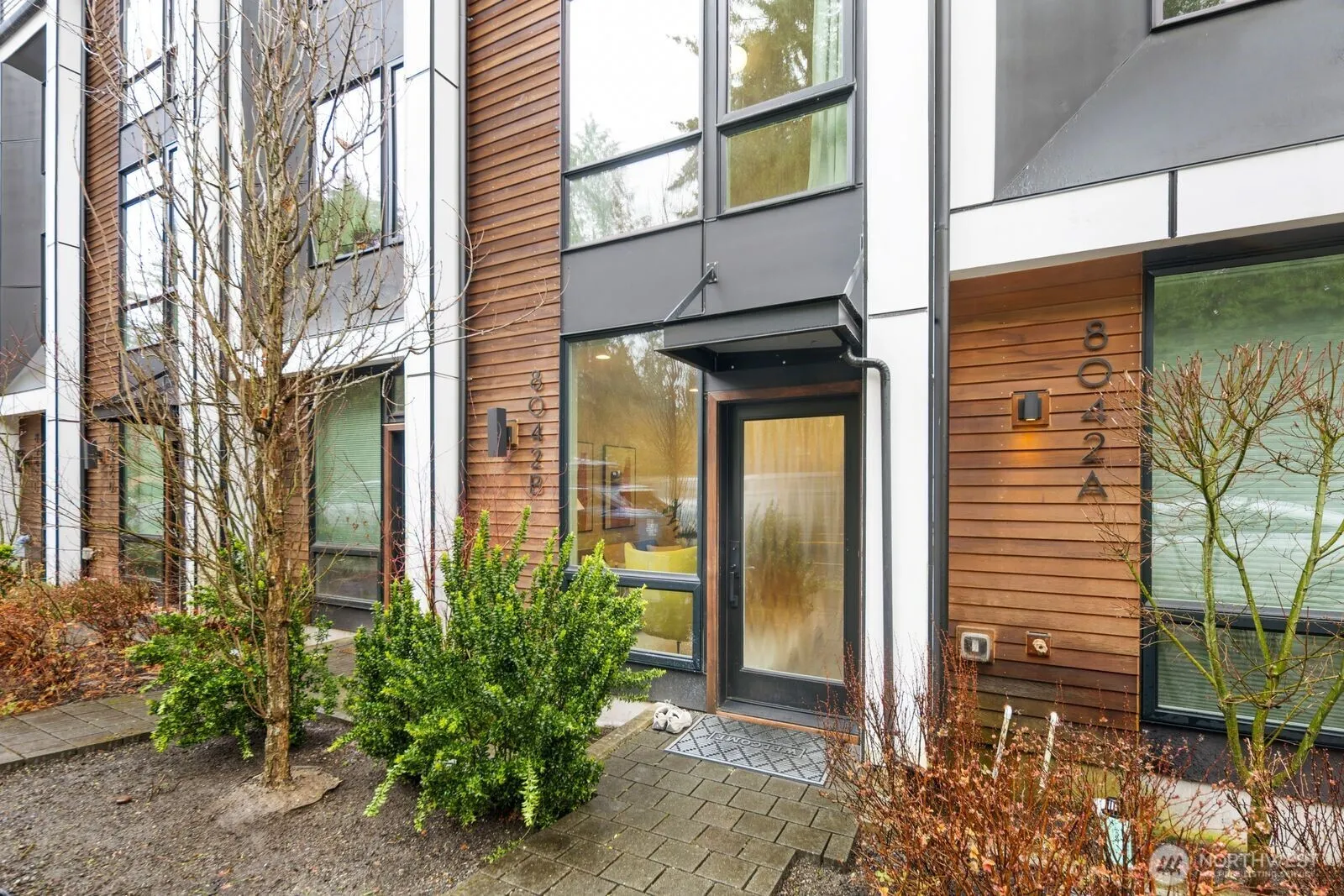 Property photo for 8042 35th Avenue Ne #b, Seattle photo 3
