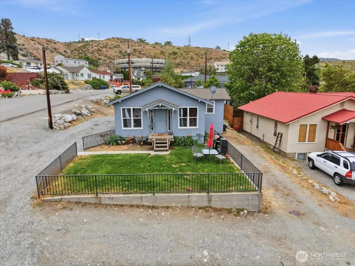Property photo for 608 N Bradley Street, Chelan photo 3