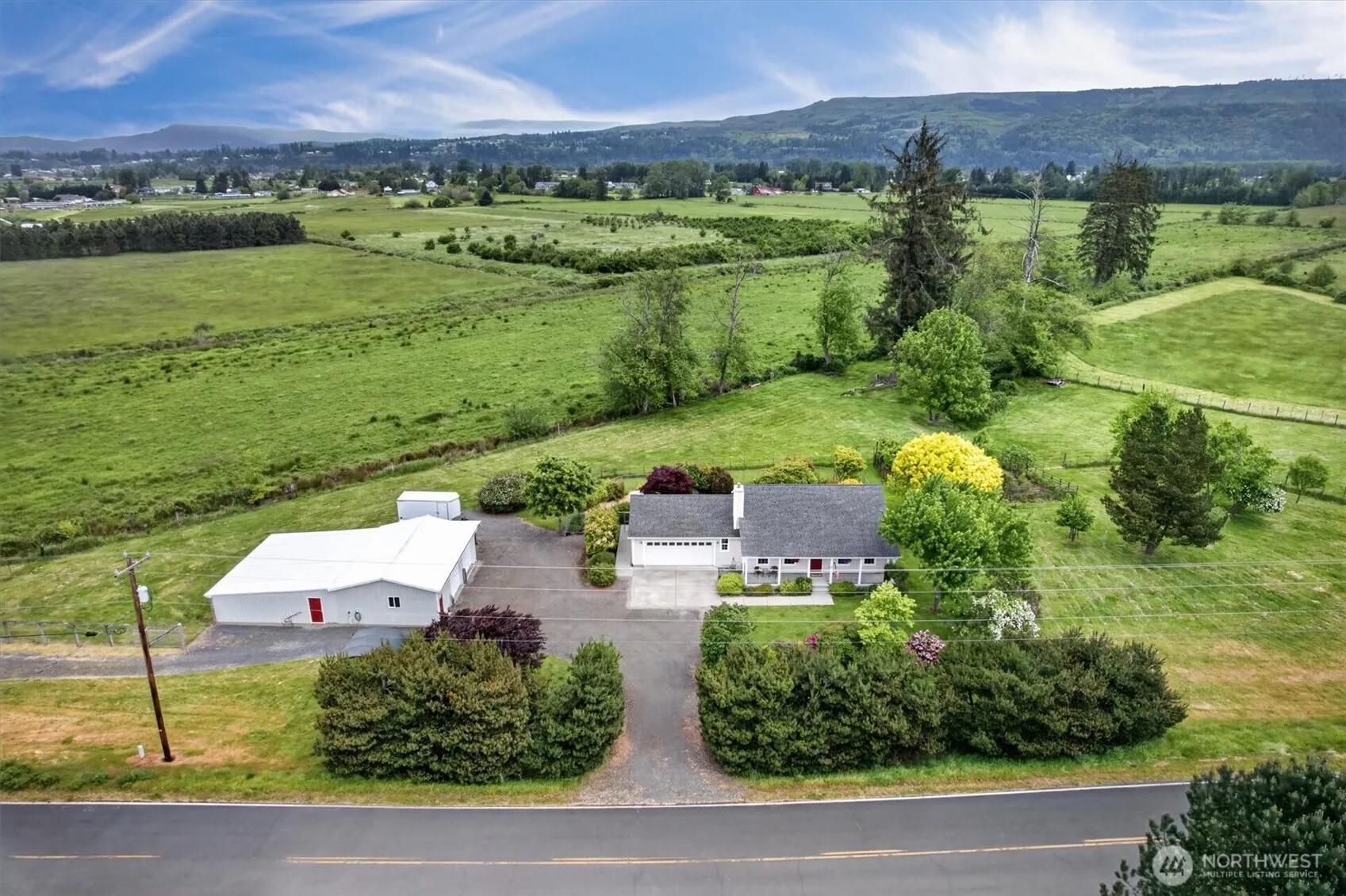 Property photo for 218 W Sunny Sands Road, Cathlamet photo 2