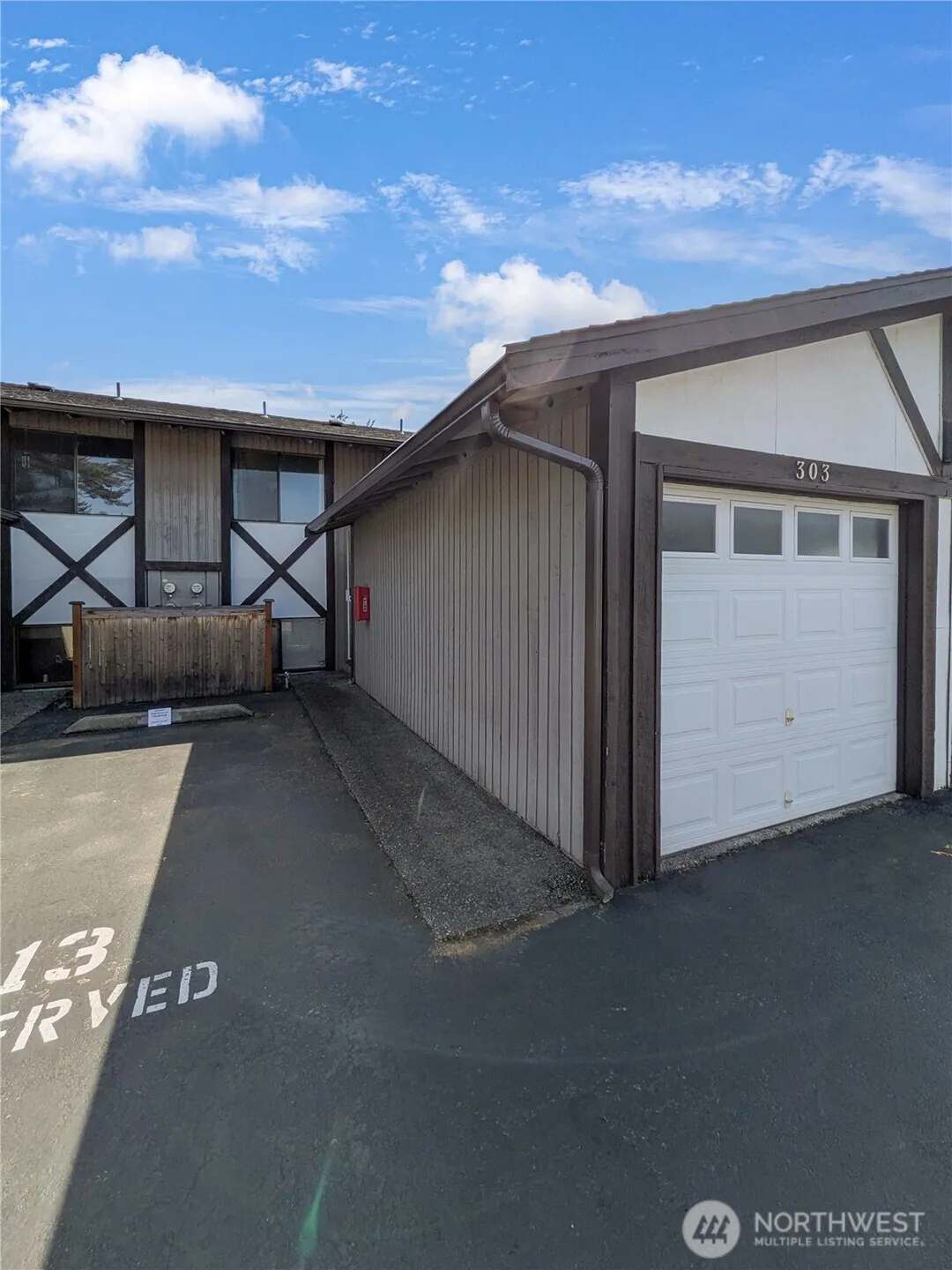 Property photo for 317 Sw 112th Street #303, Seattle