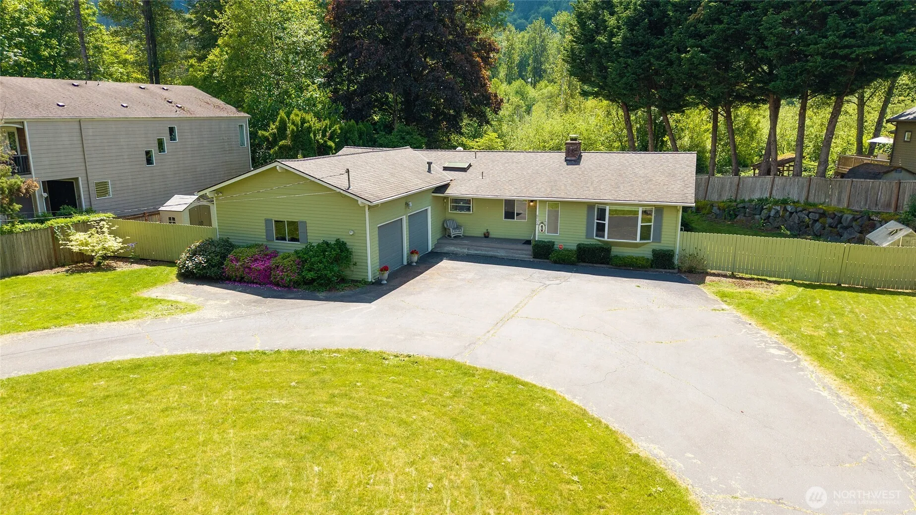 Property photo for 975 Front Street S, Issaquah photo 3
