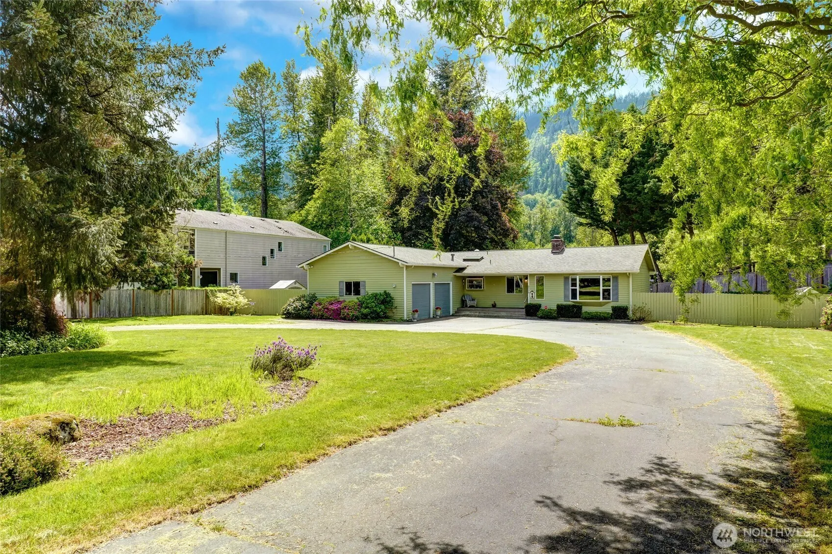 Property photo for 975 Front Street S, Issaquah photo 3