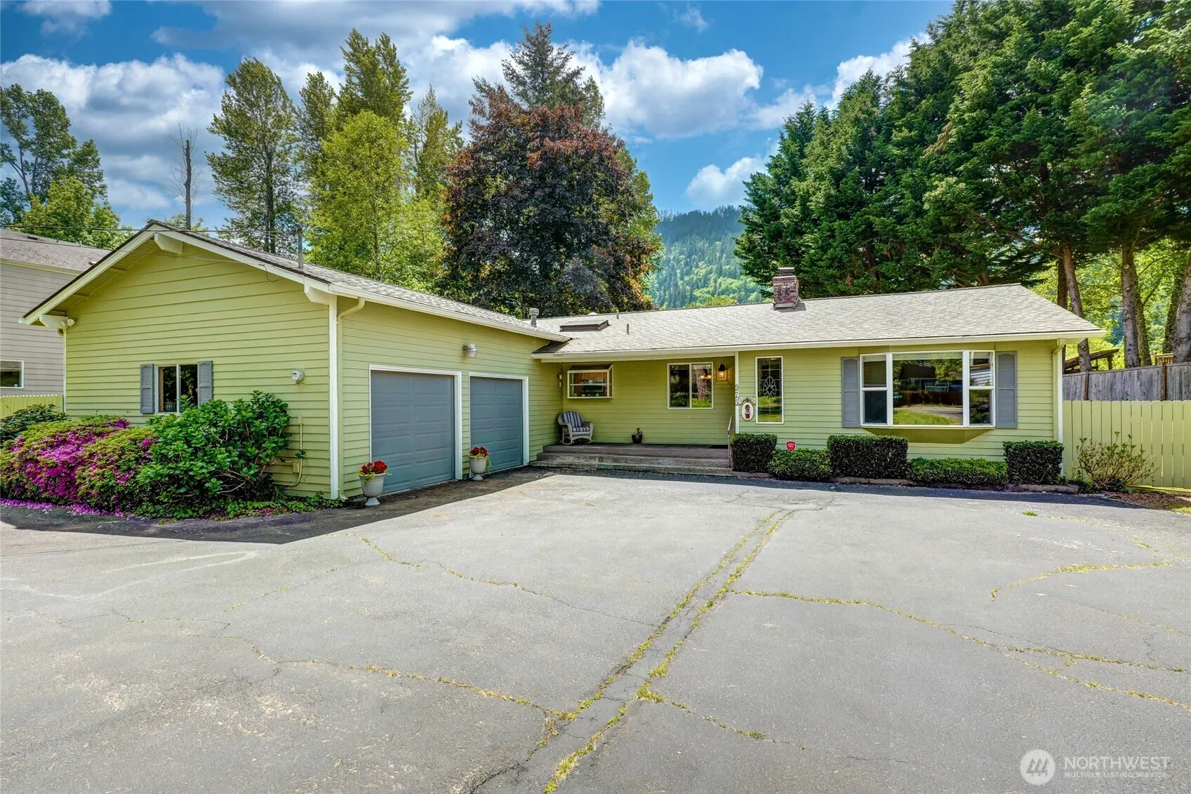 Property photo for 975 Front Street S, Issaquah photo 5