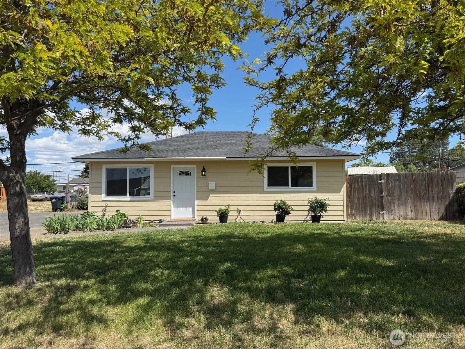 Property photo for 515 S Juniper Drive, Moses Lake