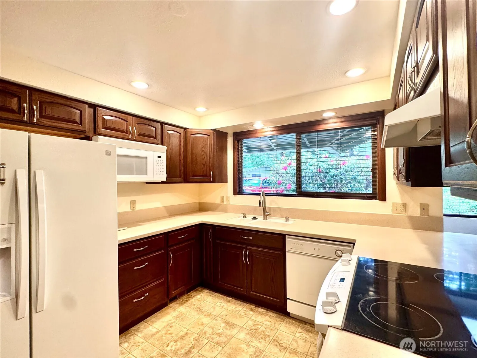 Property photo for 2320 Lakemoor Drive Sw, Olympia photo 4
