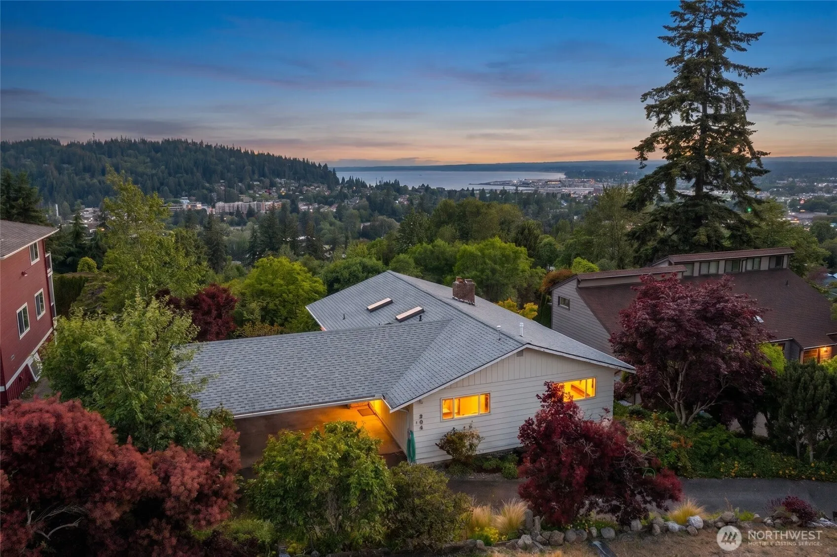 Property photo for 909 Queen Street, Bellingham