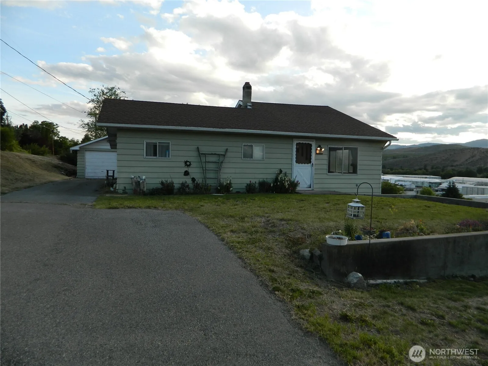 Property photo for 110 1st Street E, Tonasket