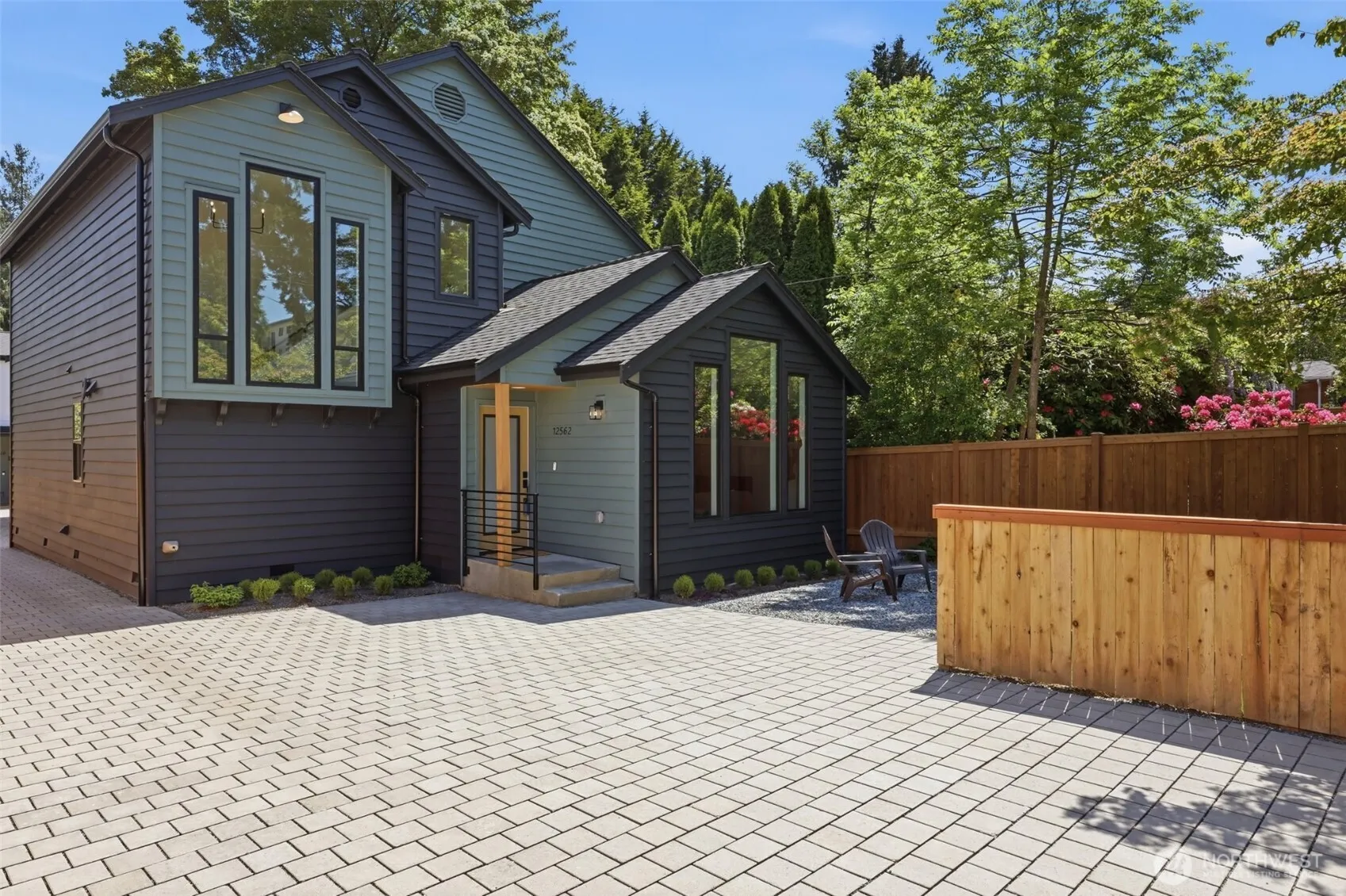 Property photo for 12562 17th Avenue Ne, Seattle photo 3