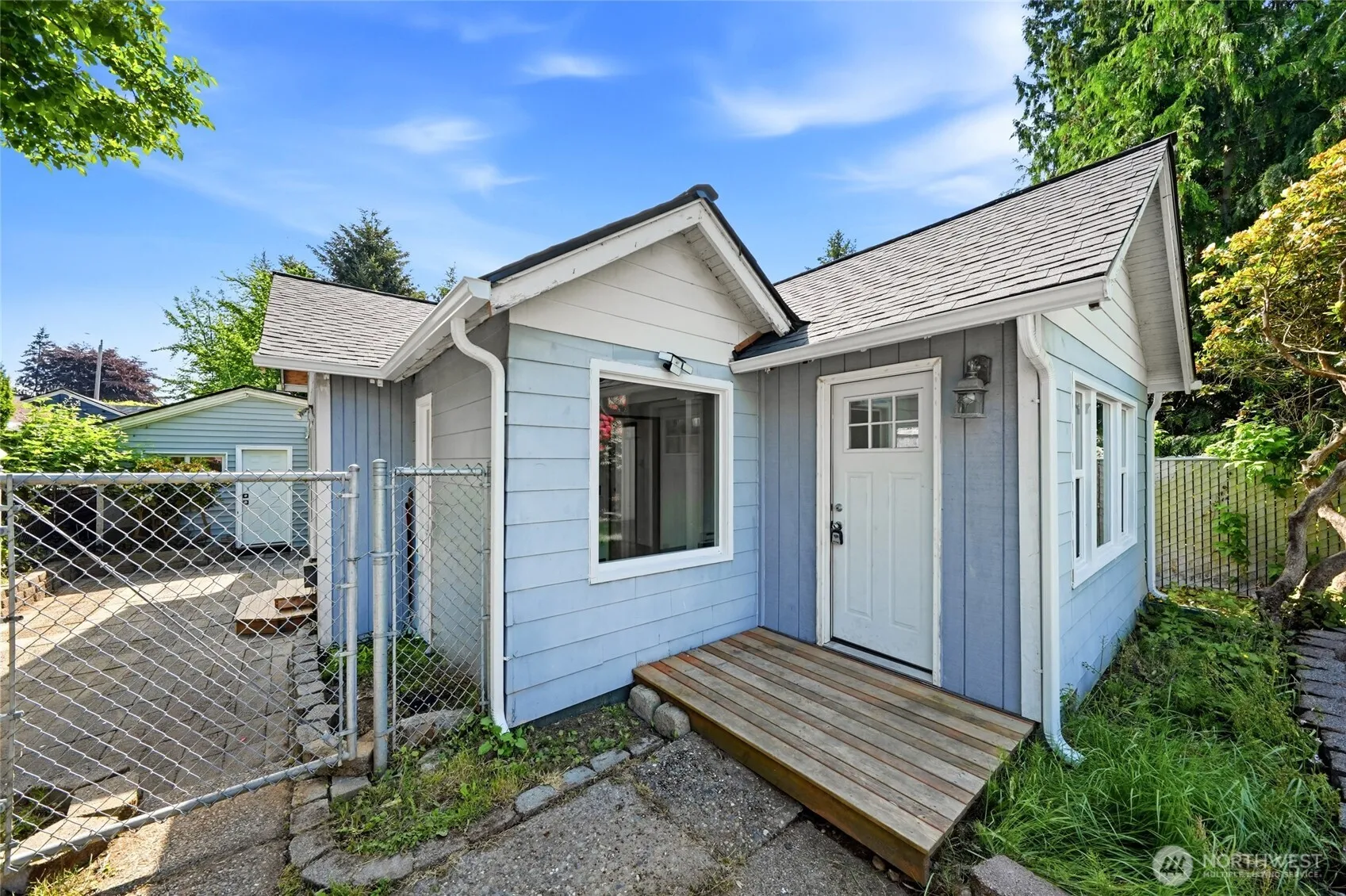 Property photo for 10330 Stone Avenue N, Seattle photo 3