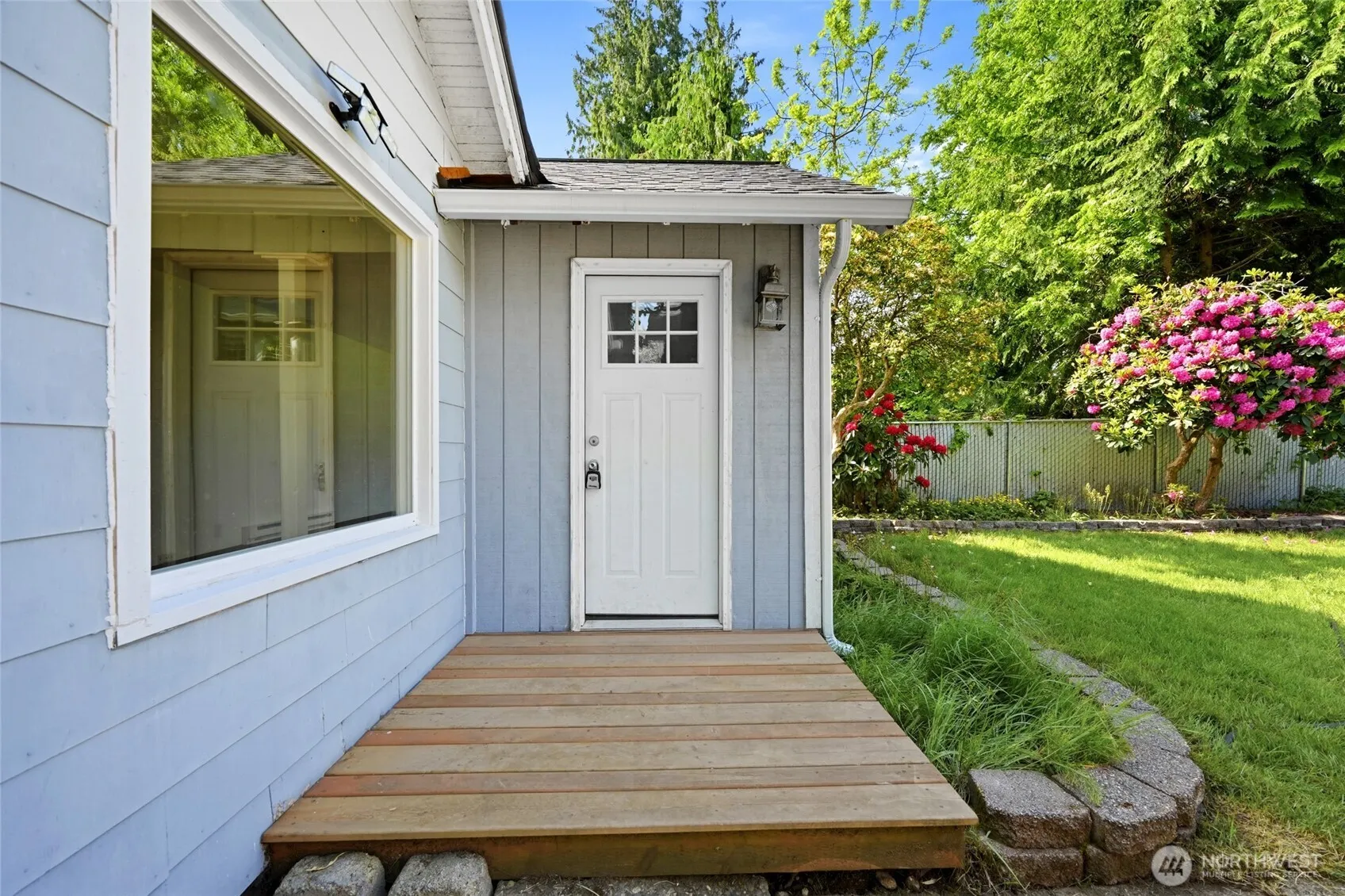 Property photo for 10330 Stone Avenue N, Seattle photo 2