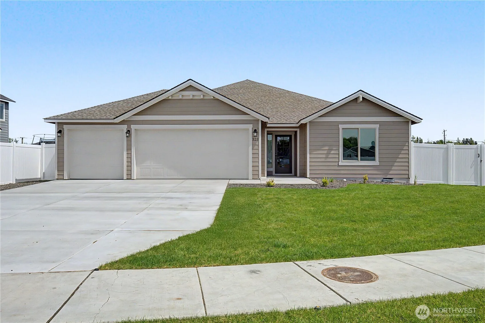 Property photo for 523 N Lessor Loop, Moses Lake