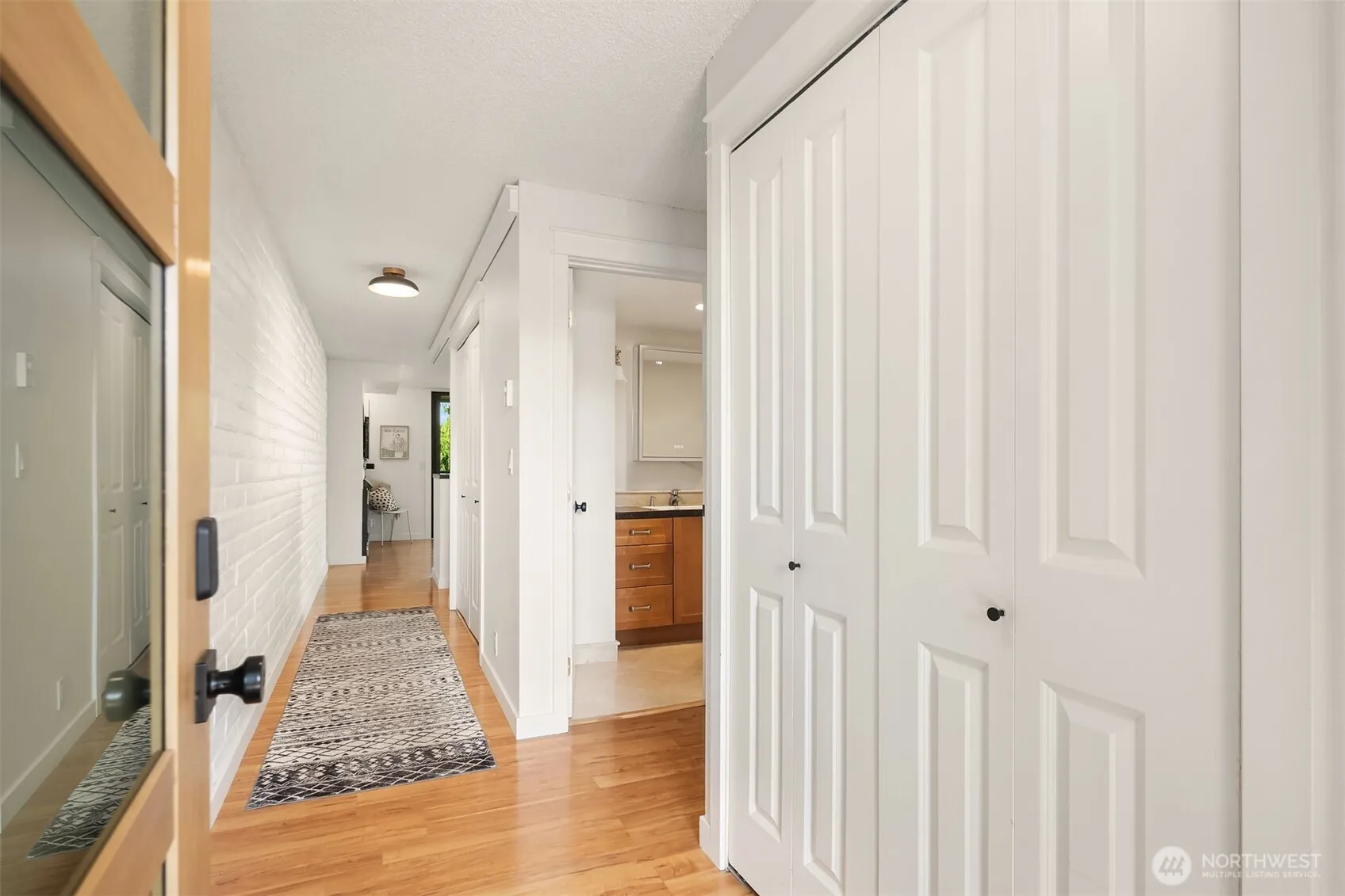 Property photo for 9909 Ne 1st #306, Bellevue photo 2