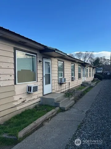 Property photo for 705 N 1st Street, Yakima