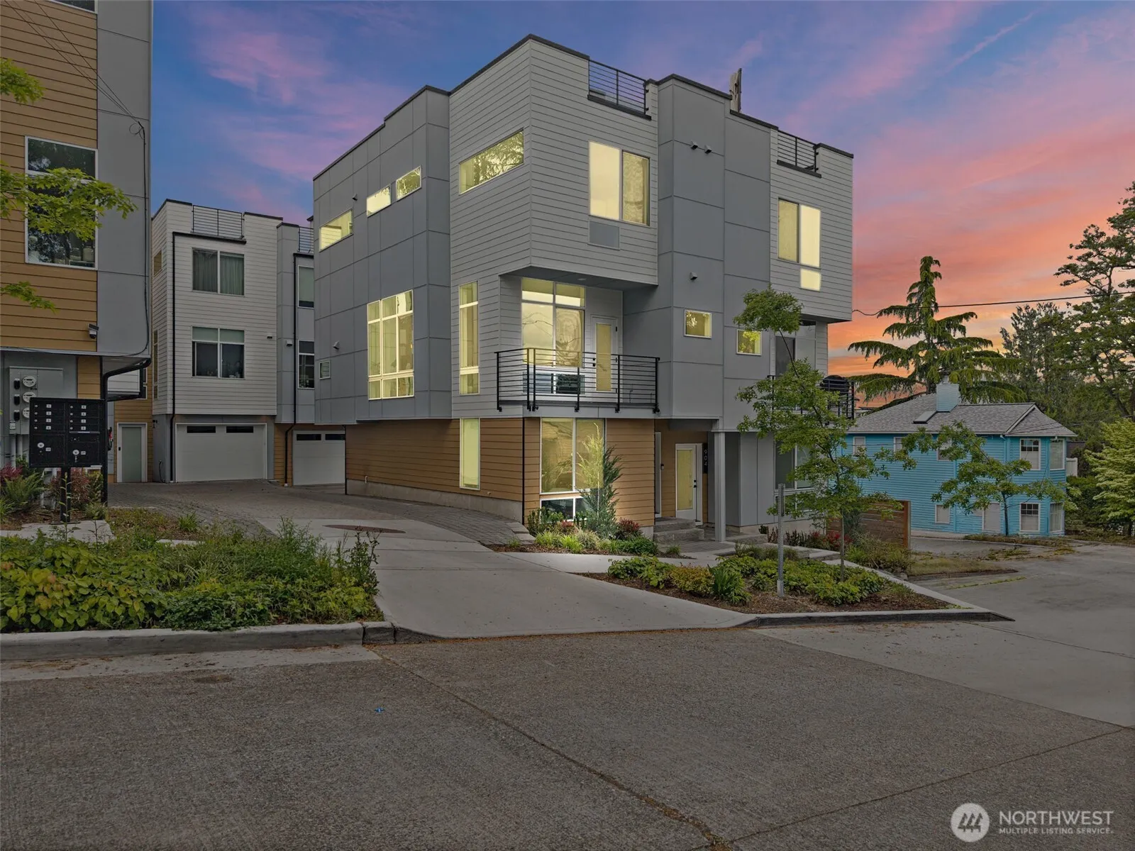 Property photo for 902 N 86th Street, Seattle photo 2