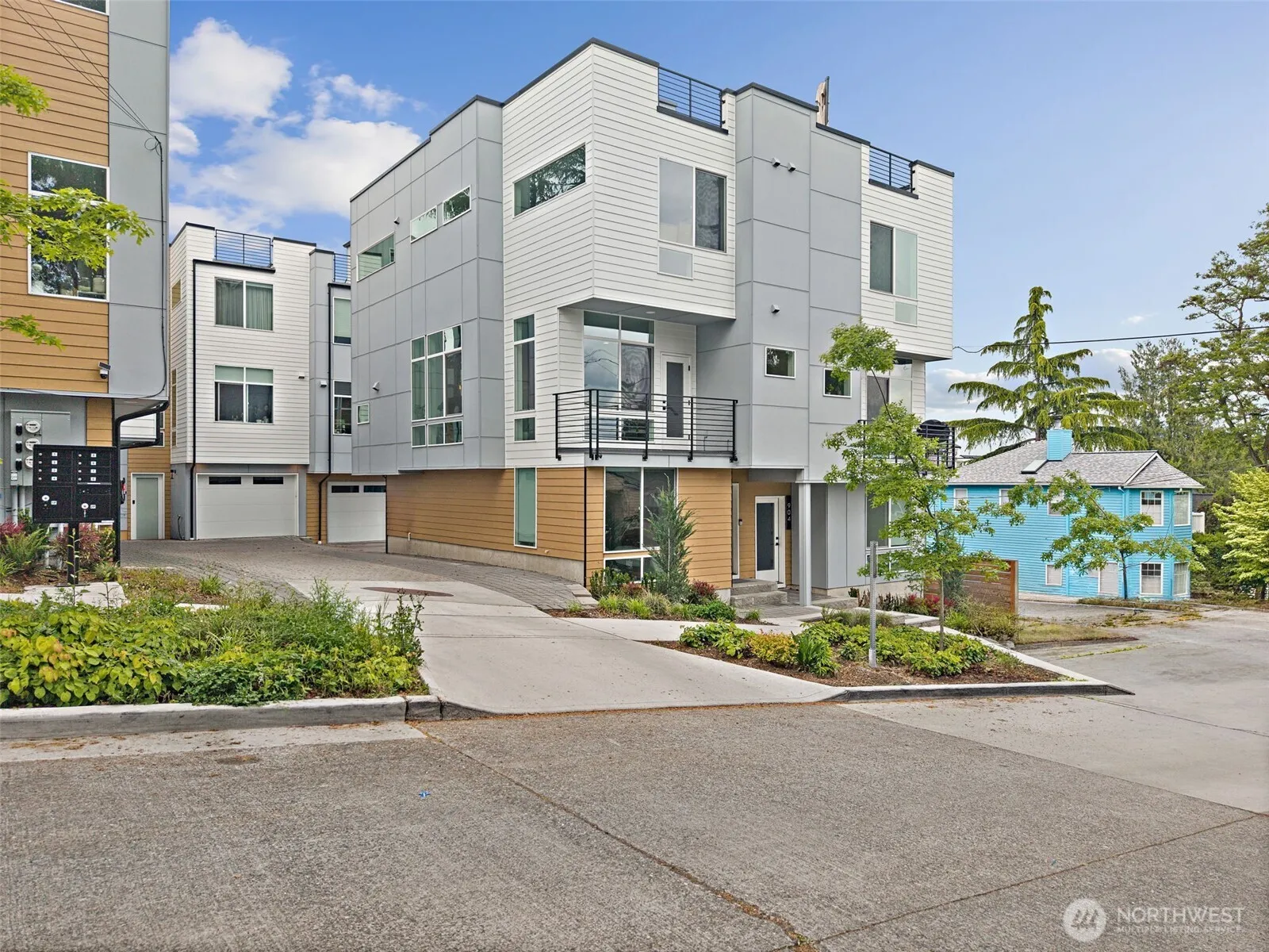Property photo for 902 N 86th Street, Seattle photo 3