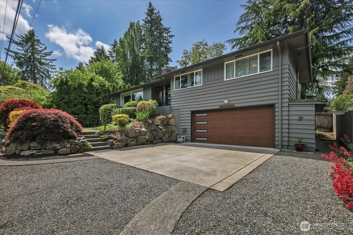 829 Maplewood Avenue, Kent