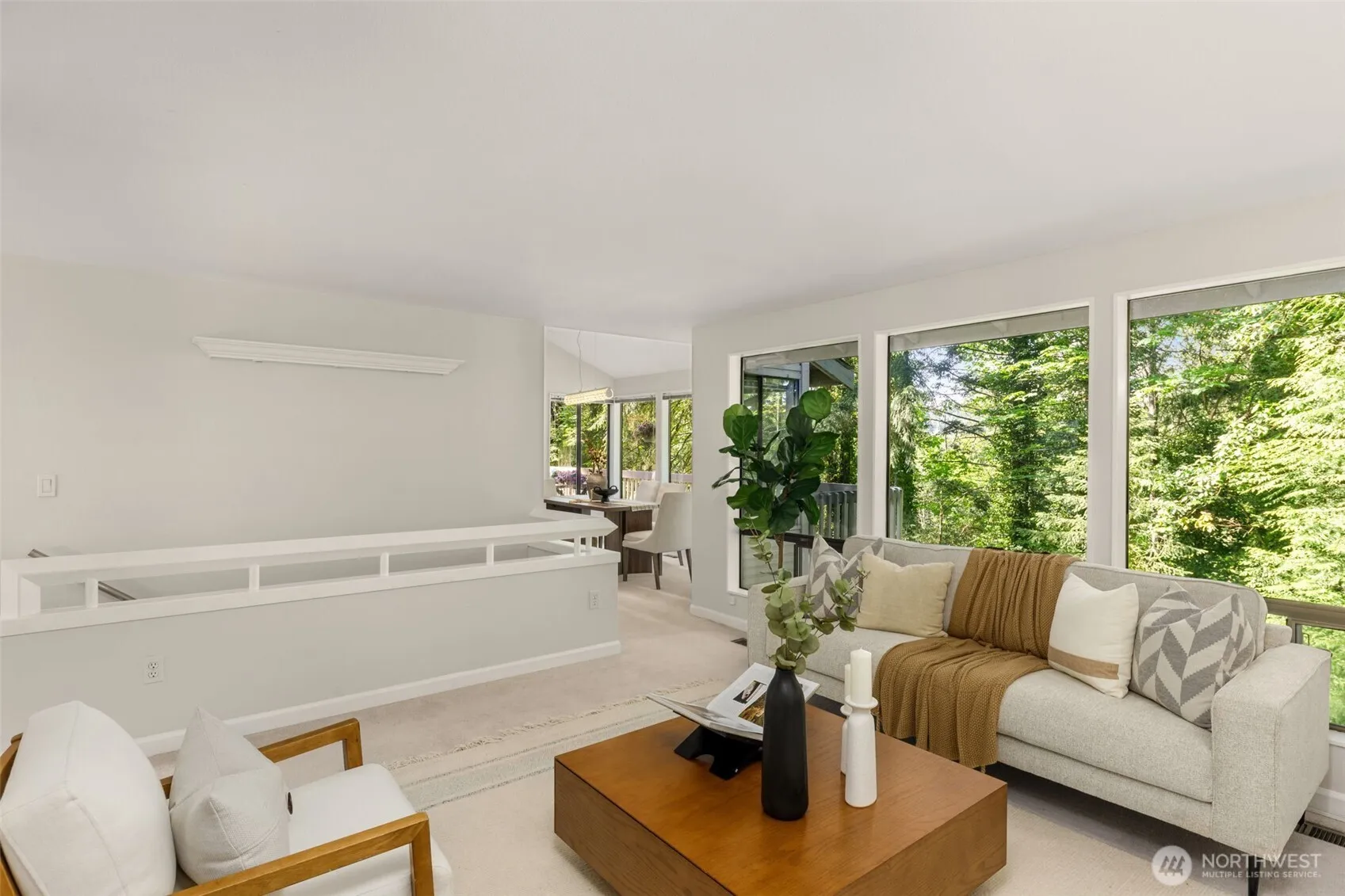 Property photo for 5221 Somerset Drive Se, Bellevue photo 5